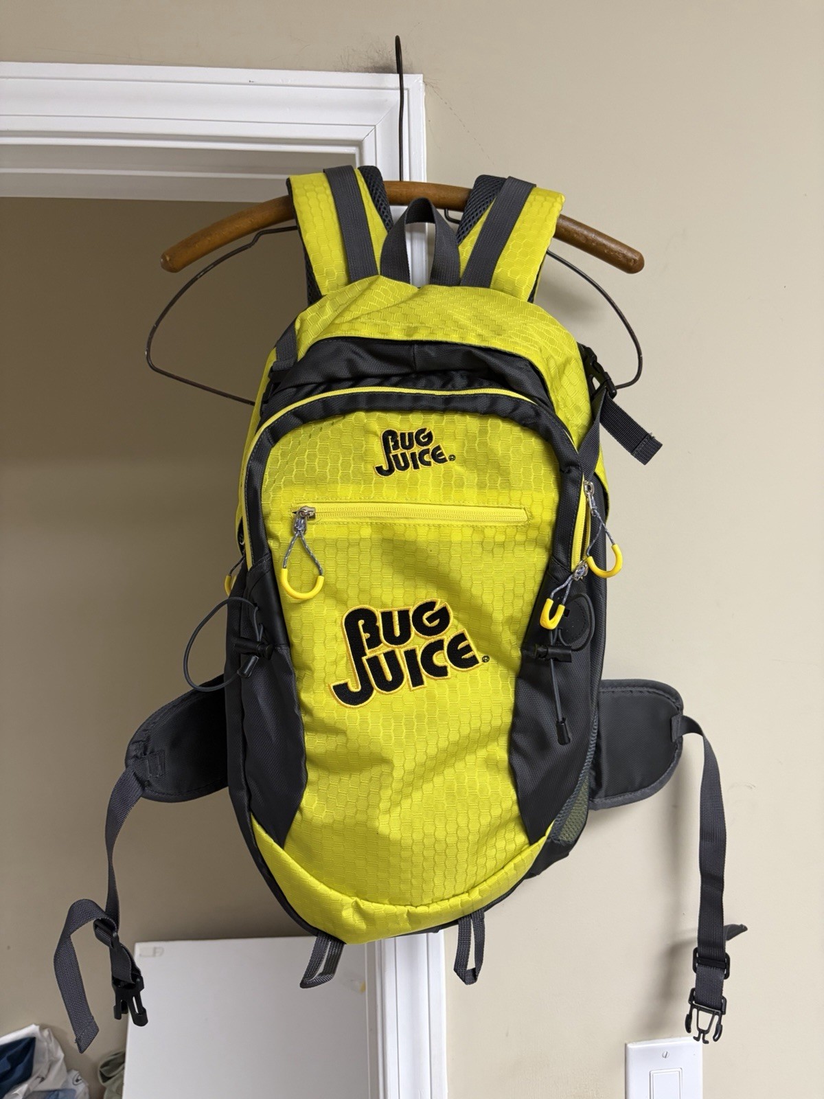 NWOT Bug Juice Backpack Yellow Gray Hiking Adjustable Straps Multiple Pockets