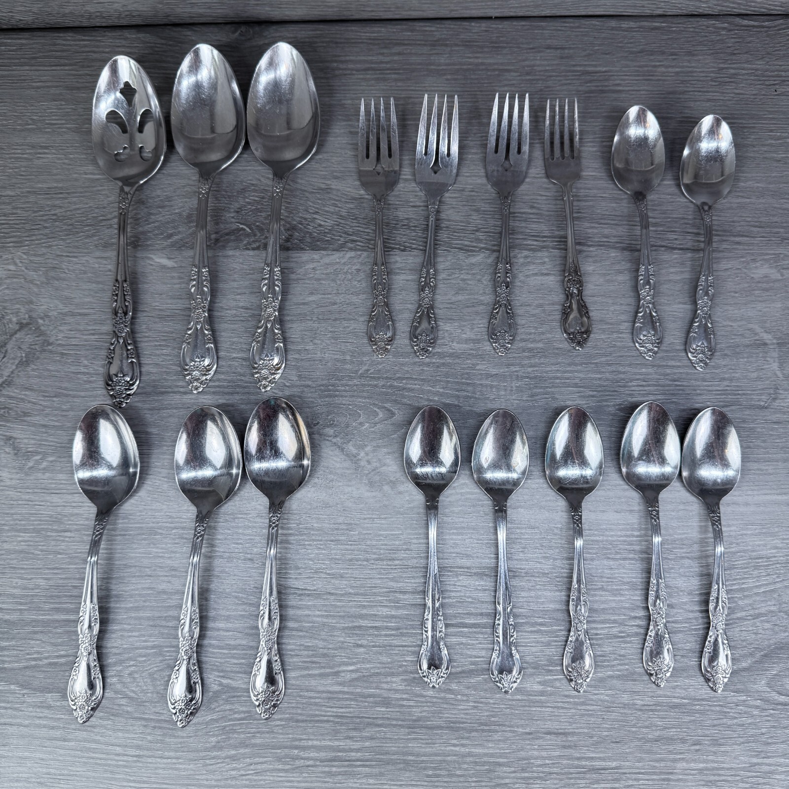 ONEIDA Custom Stainless Lot Deluxe 4 Forks 13 S & M & L Spoons Scratched Scuffed