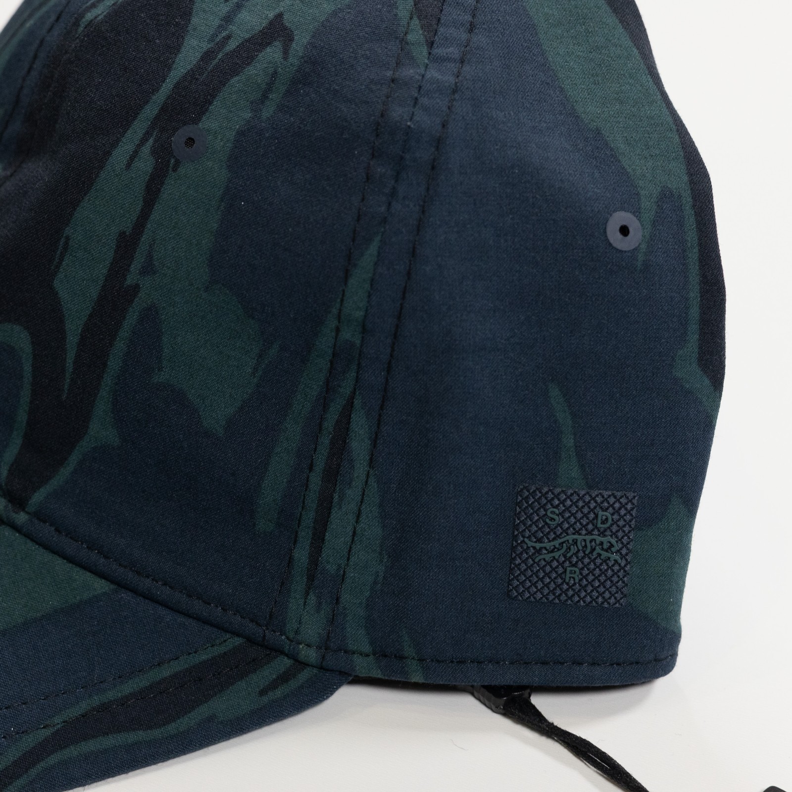 Sun Day Red Nebula Camo Adjustable Golf Hat Tiger Woods Performance Cap NWT