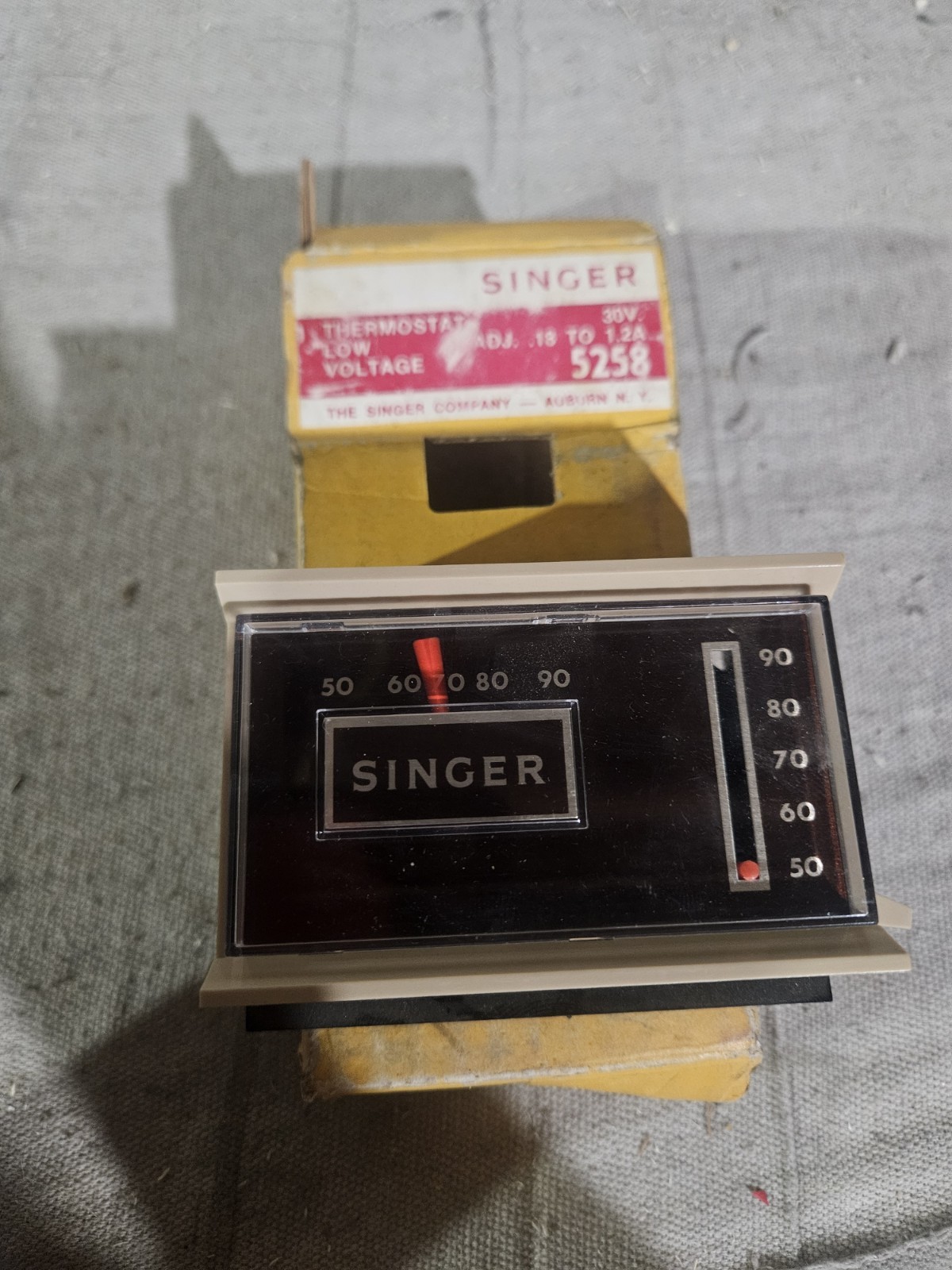 5258 Singer 50-90°F  Vintage Thermostat Low Voltage