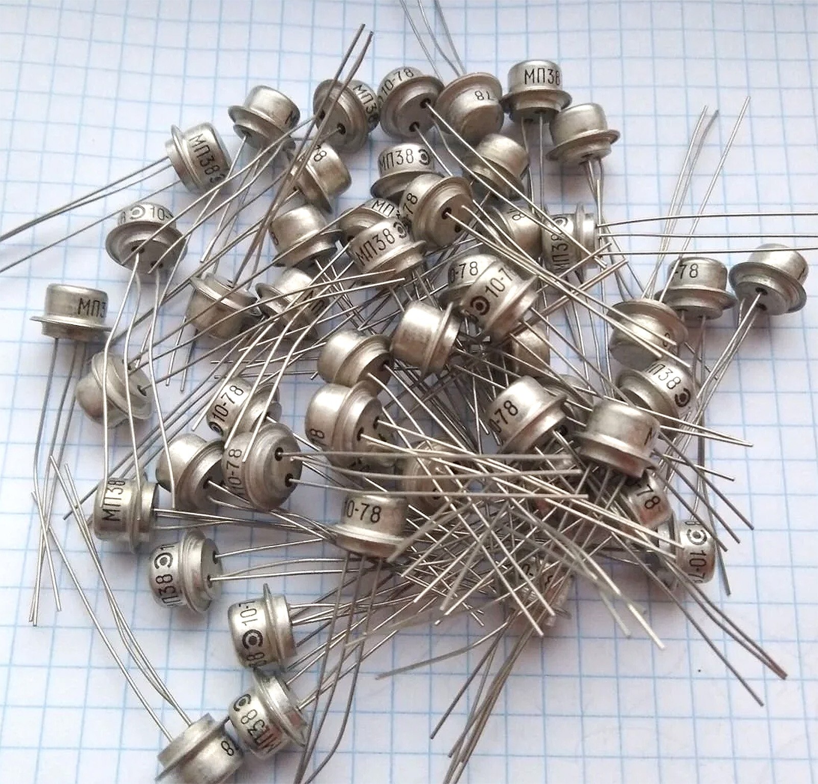 8pcs Germanium transistors NPN MP38 (2SD195 2SD33) Tone Bender Fuzz USSR