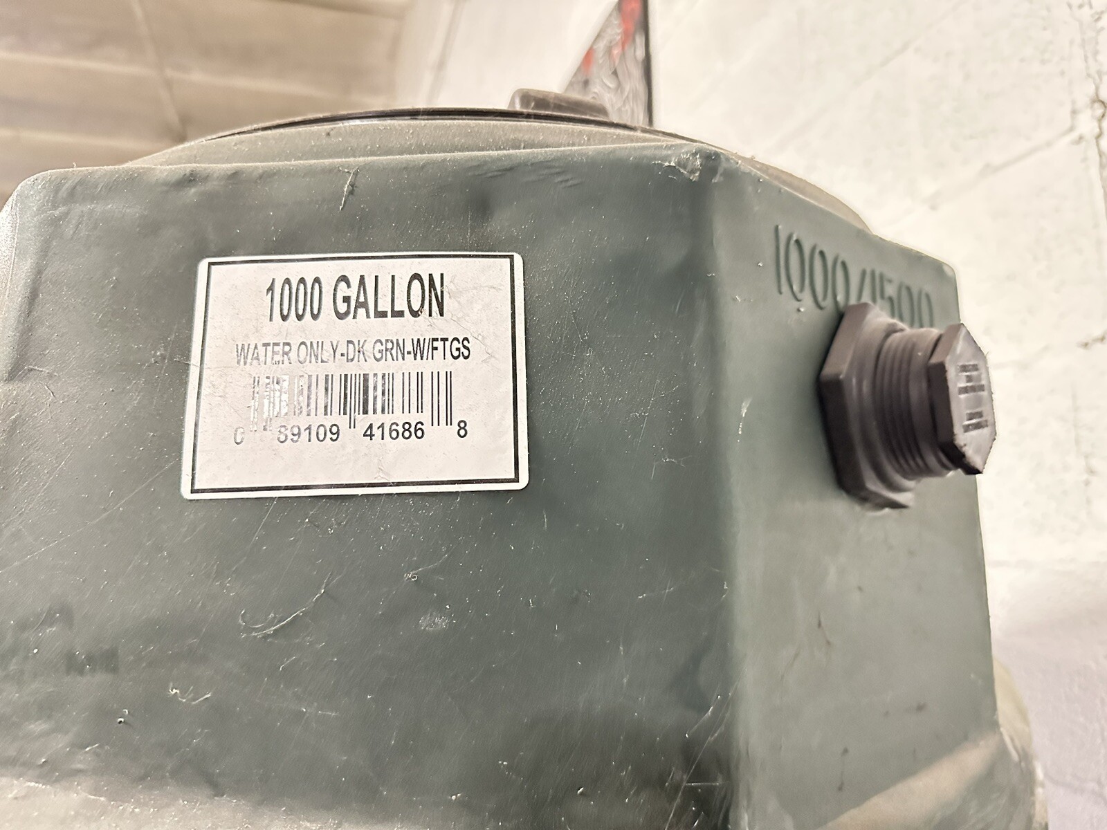 1000 gallon water tank