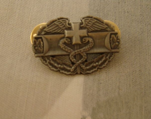 US Army Combat Medical Medic Metal Badge 1st Award Cap Pin