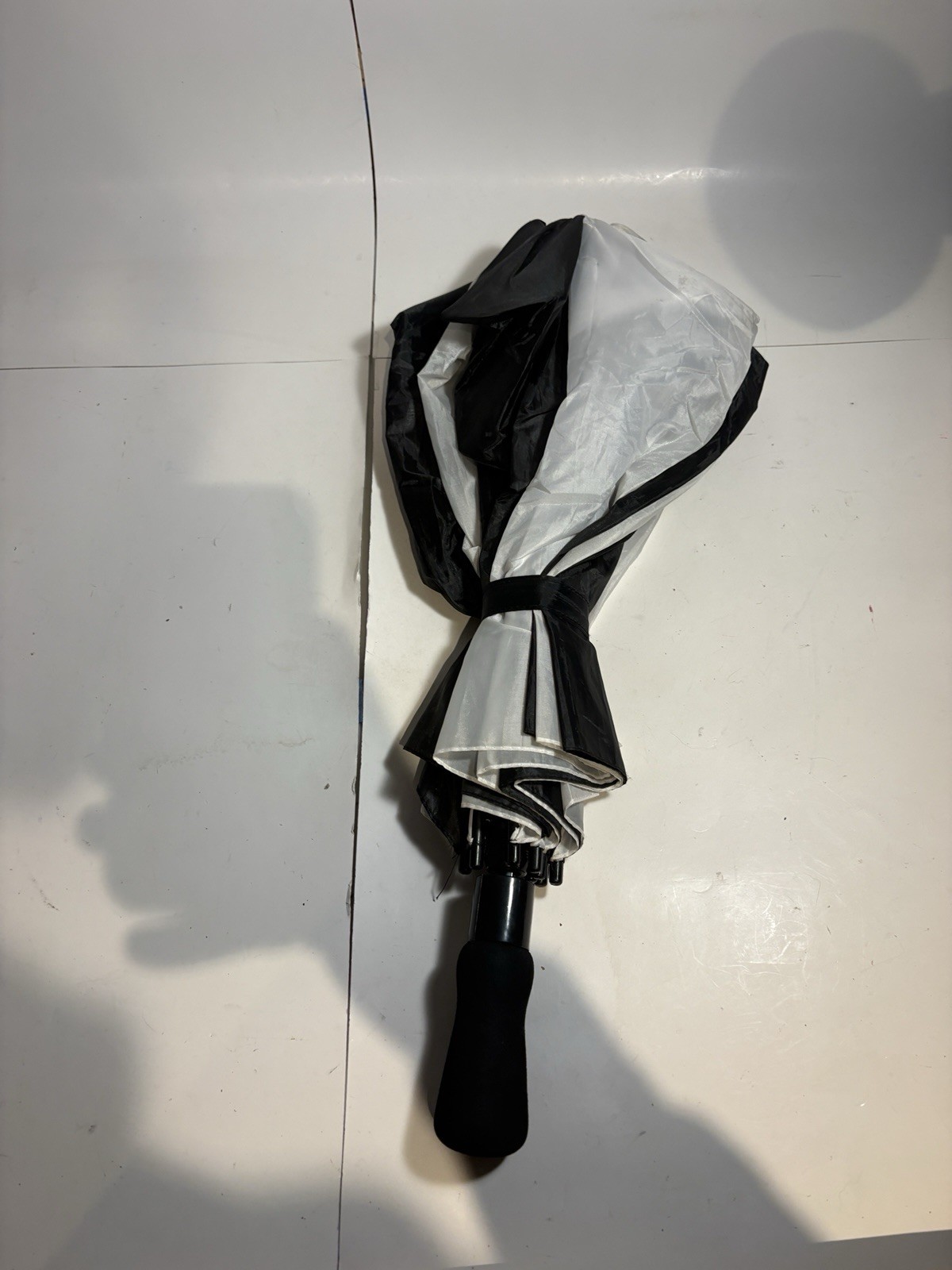 Compact Black and White Umbrella