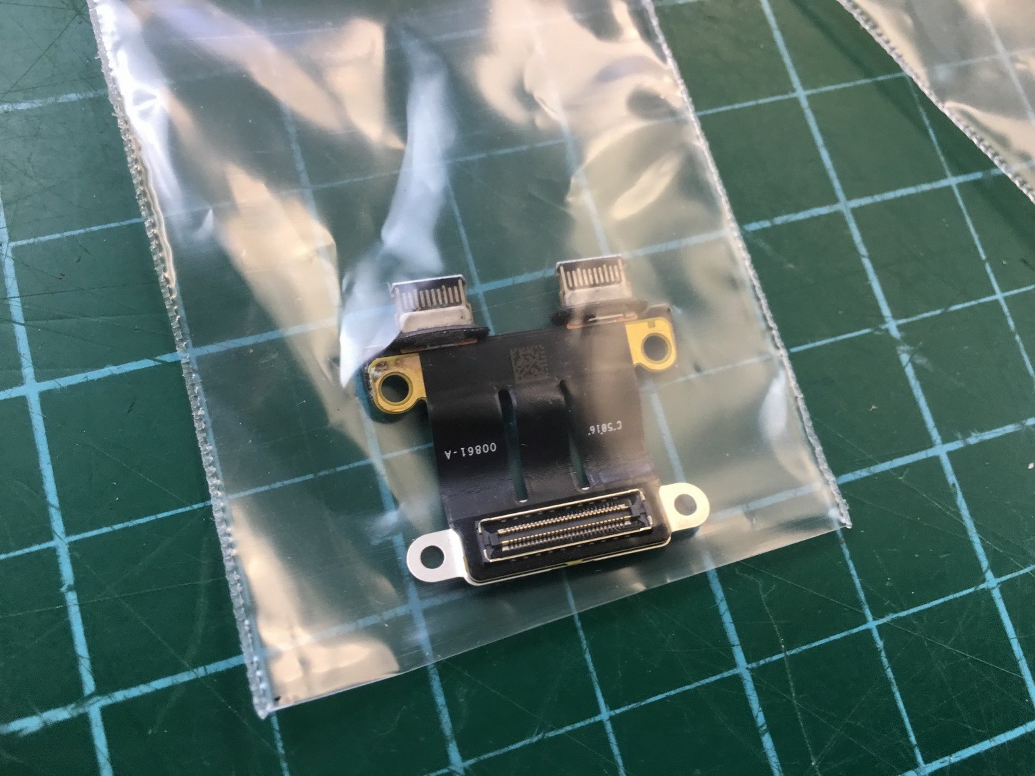 Apple MacBook Pro 13" A1706 2016 I/O USB-C Board Flex Cables 00861-A