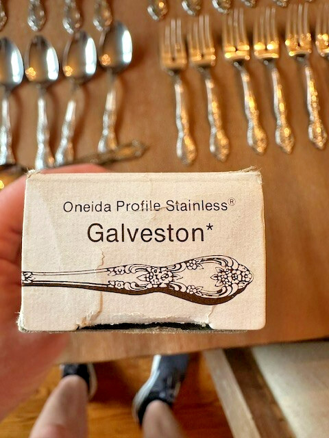 Oneida Profile Galveston Stainless Flatware 30 piece Set with original boxes