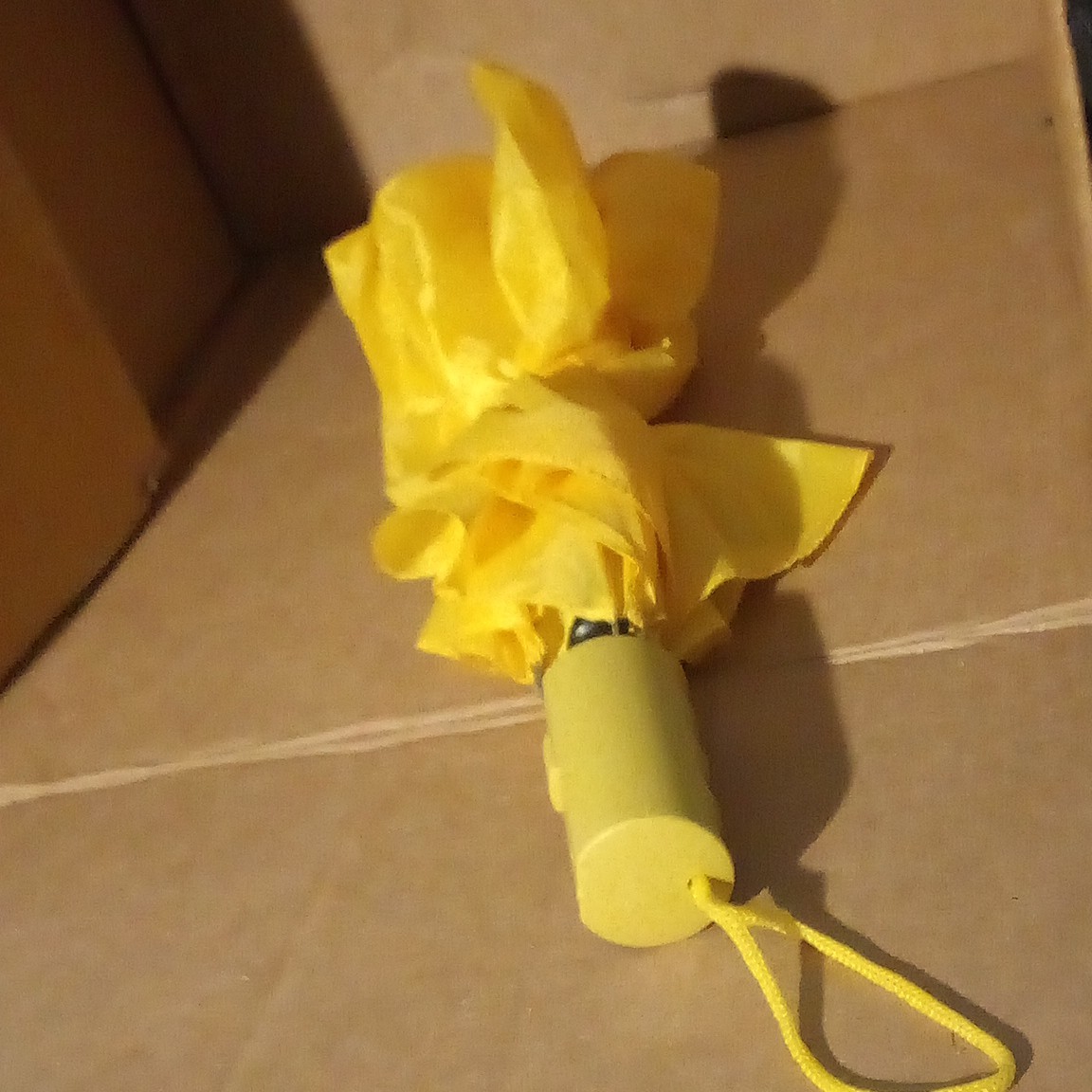 vintage yellow retractable lightweight umbrella