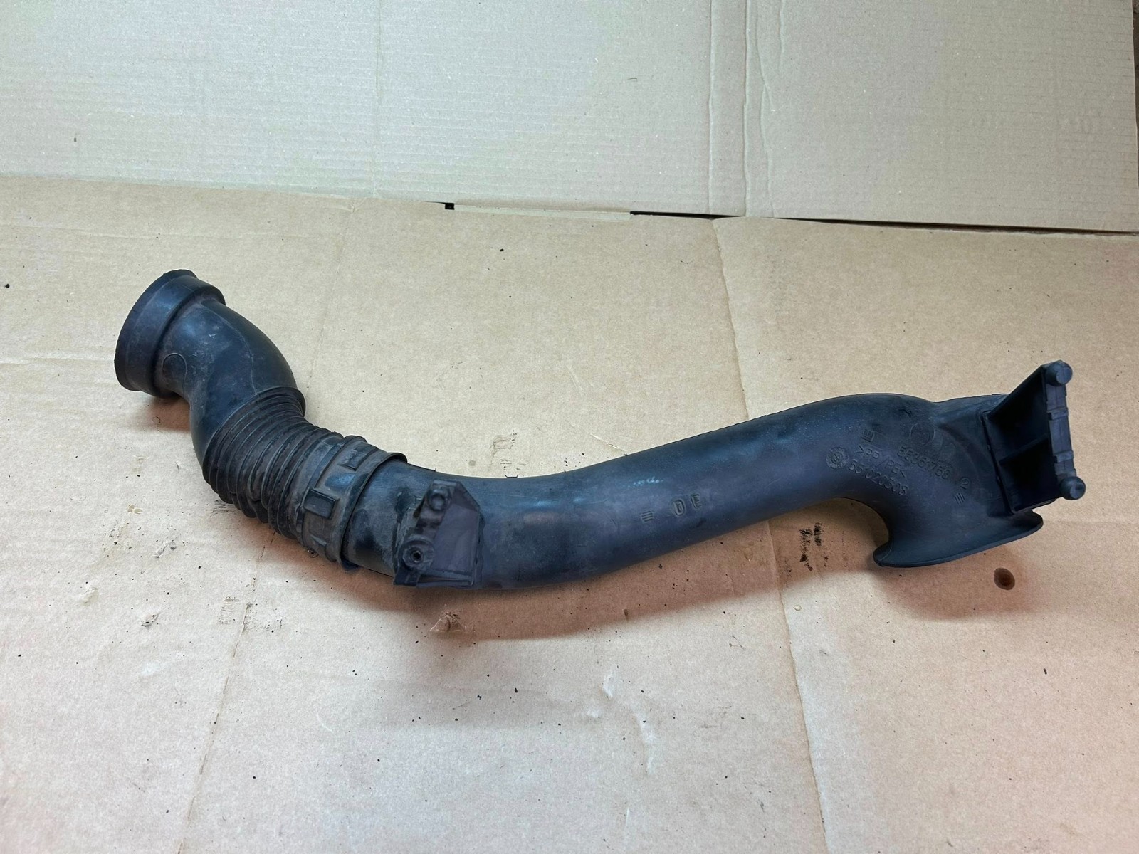 VAUXHALL ZAFIRA SRI TURBO 2.0 AIRBOX INTAKE PIPE Z20LER B MODEL 2006