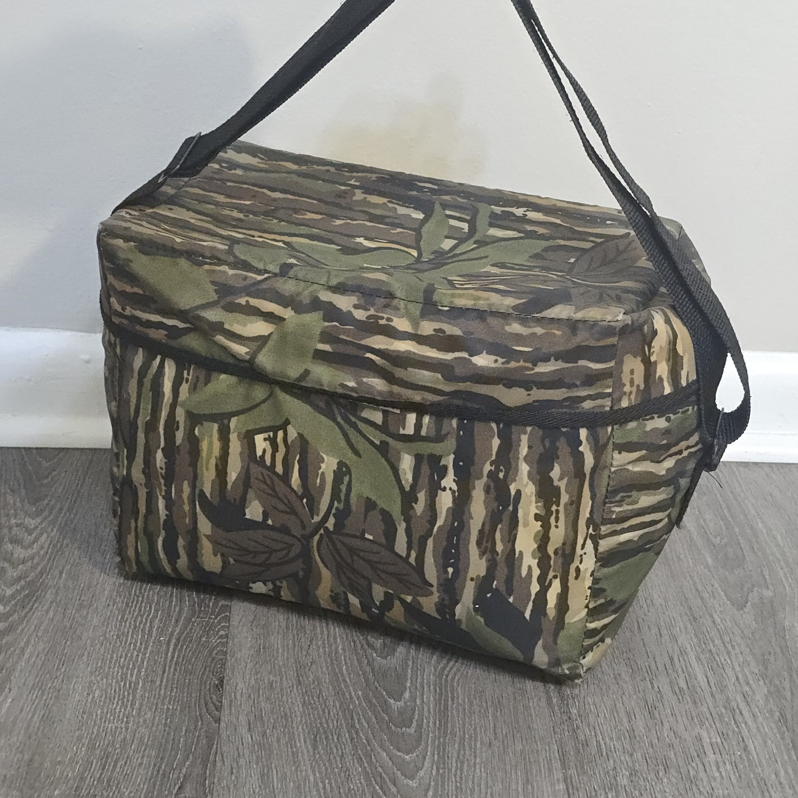 Vintage Realtree OG Camo USA Made Little Cooler Shoulder Bag Tote 12 Pack