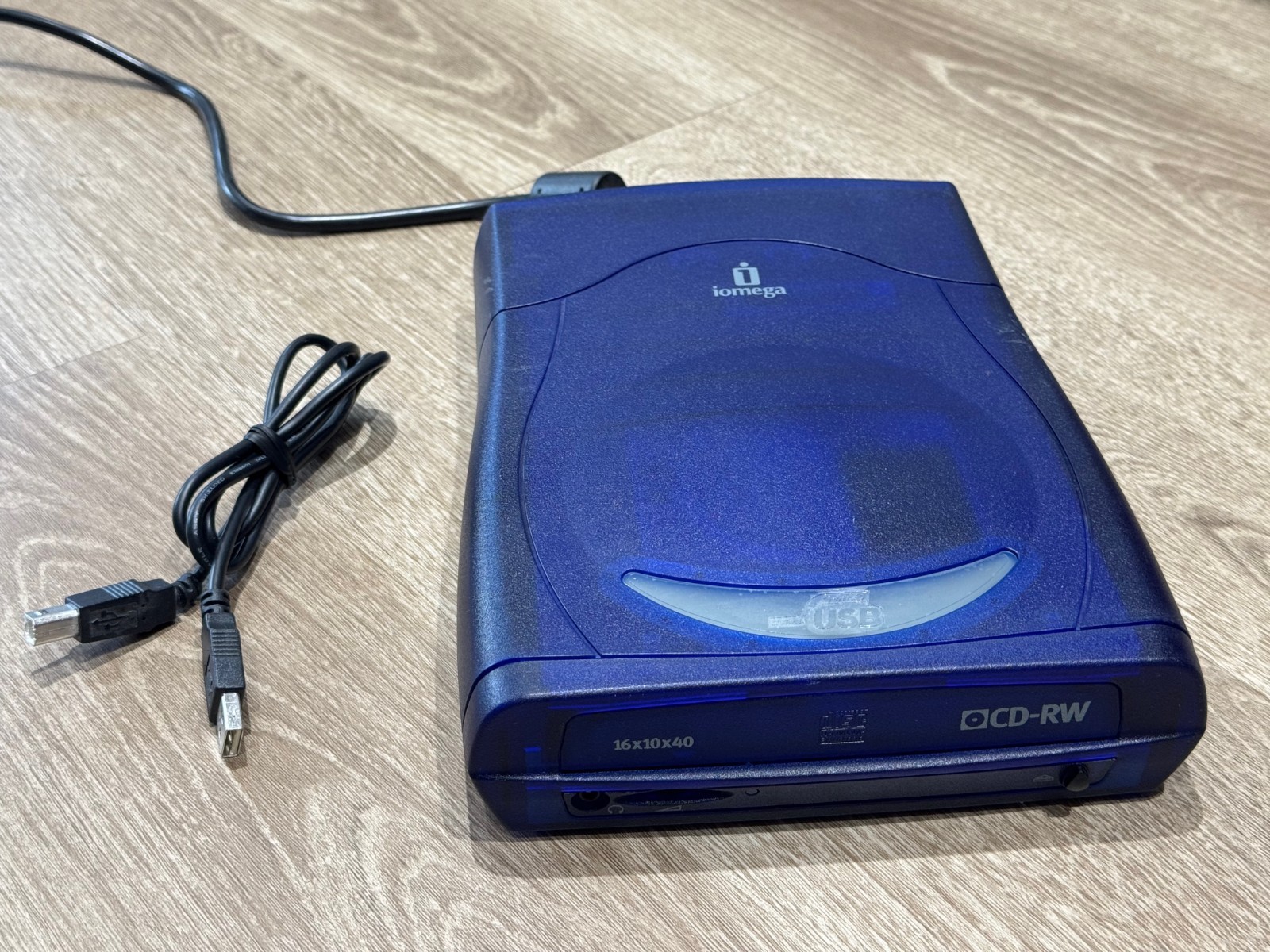 IOMEGA EXTERNAL CD-RW DRIVE CDRW6402EXT W/PWR CORD TESTED WORKING Excellent