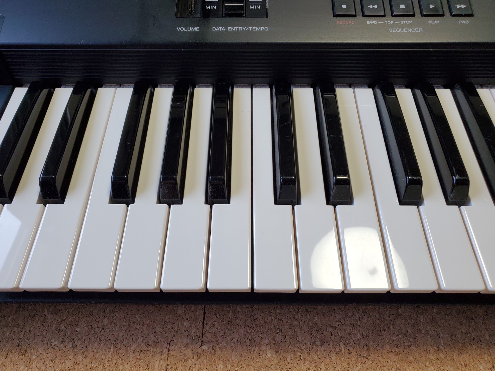 Yamaha V50 Digital Synthesizer New Battery & Button Initialized Good Condition