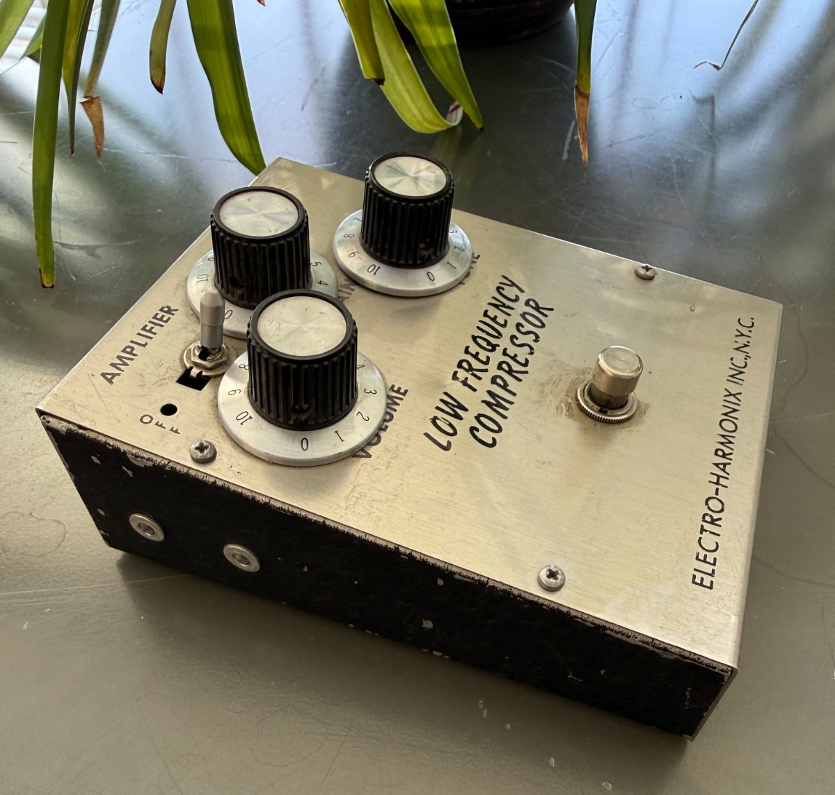 VINTAGE Low Frequency Compressor Effect Pedal ELECTRO-HARMONIX modified read