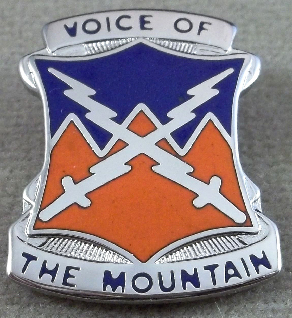 US Army 10th Signal Battalion Unit Crest Insignia - G - 23