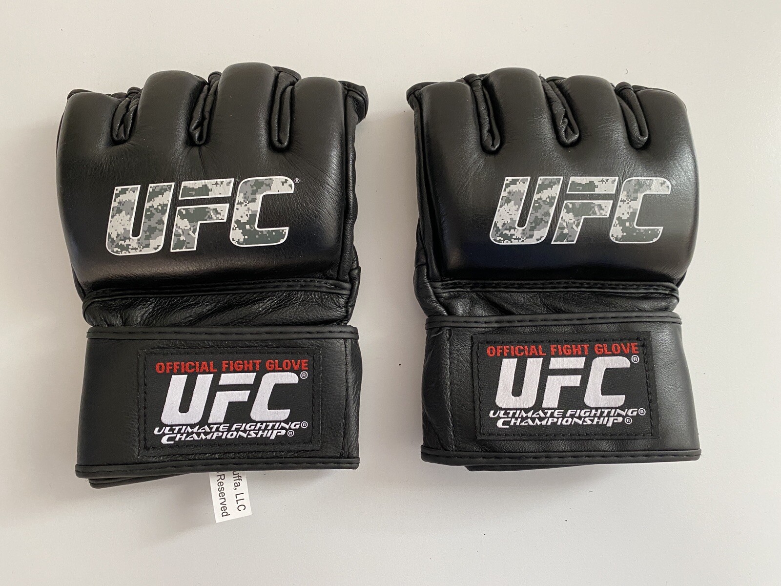 Rare UFC Official Fight For Troops Gloves M MMA WEC Pride Bellator Strikeforce