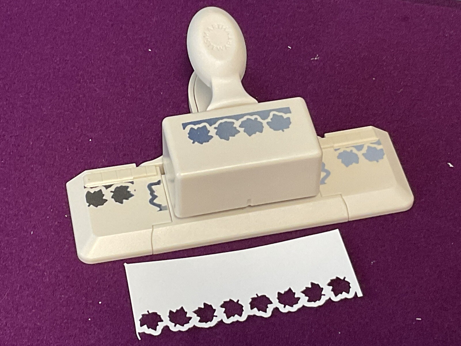 Martha Stewart FALL LEAVES Edge Border Paper Punch Maple, 1/2”