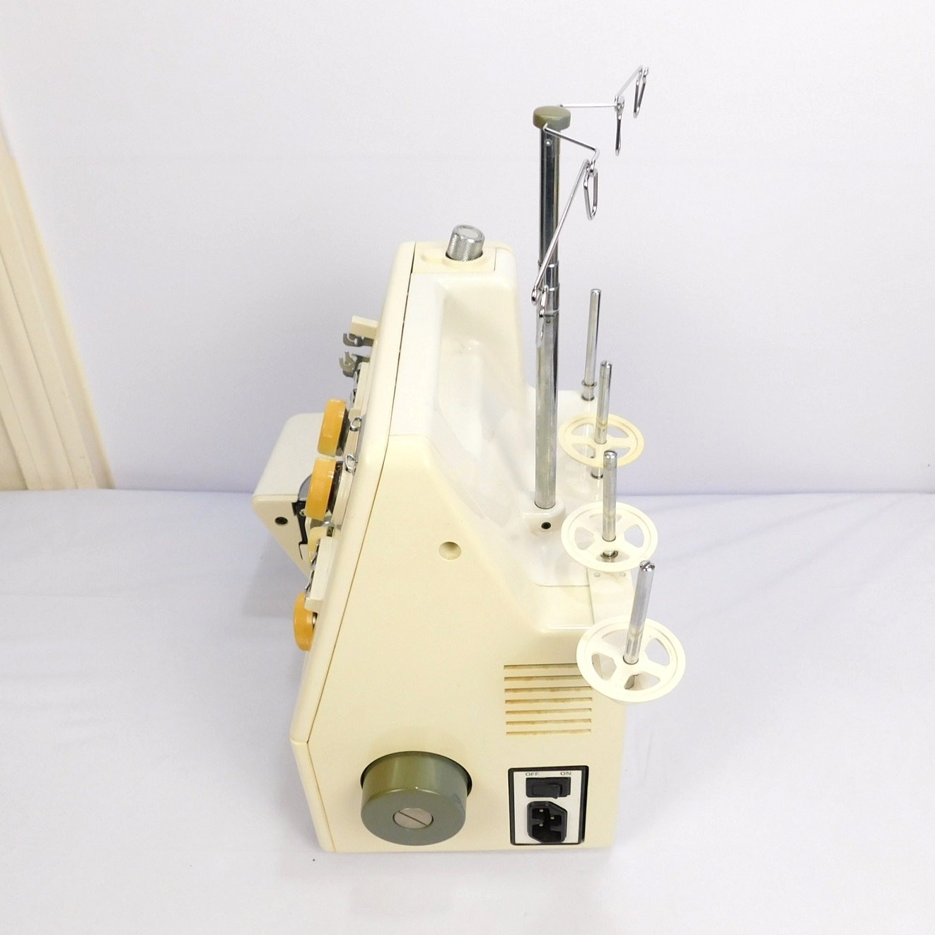 White SpeedyLock 7234 Serger Overlock Sewing Machine Tested Serviced w/ Pedal