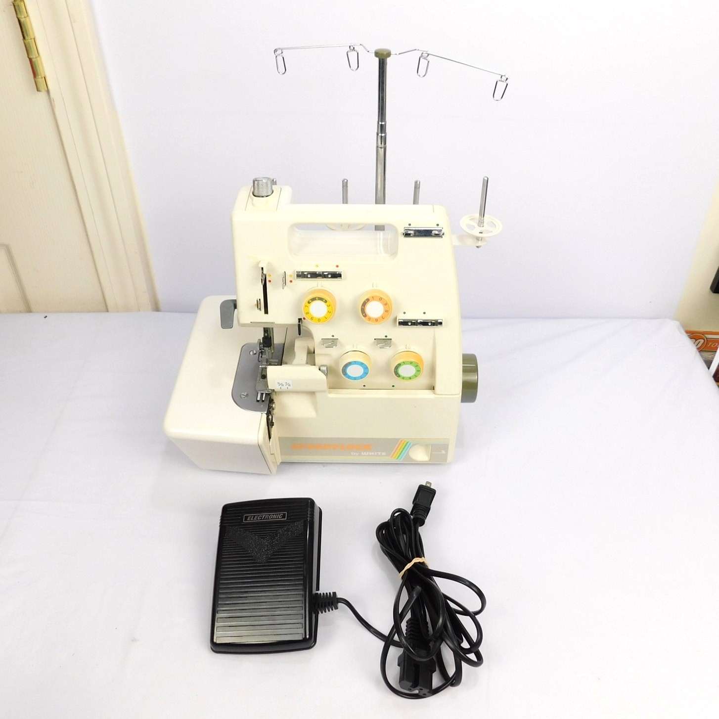 White SpeedyLock 7234 Serger Overlock Sewing Machine Tested Serviced w/ Pedal