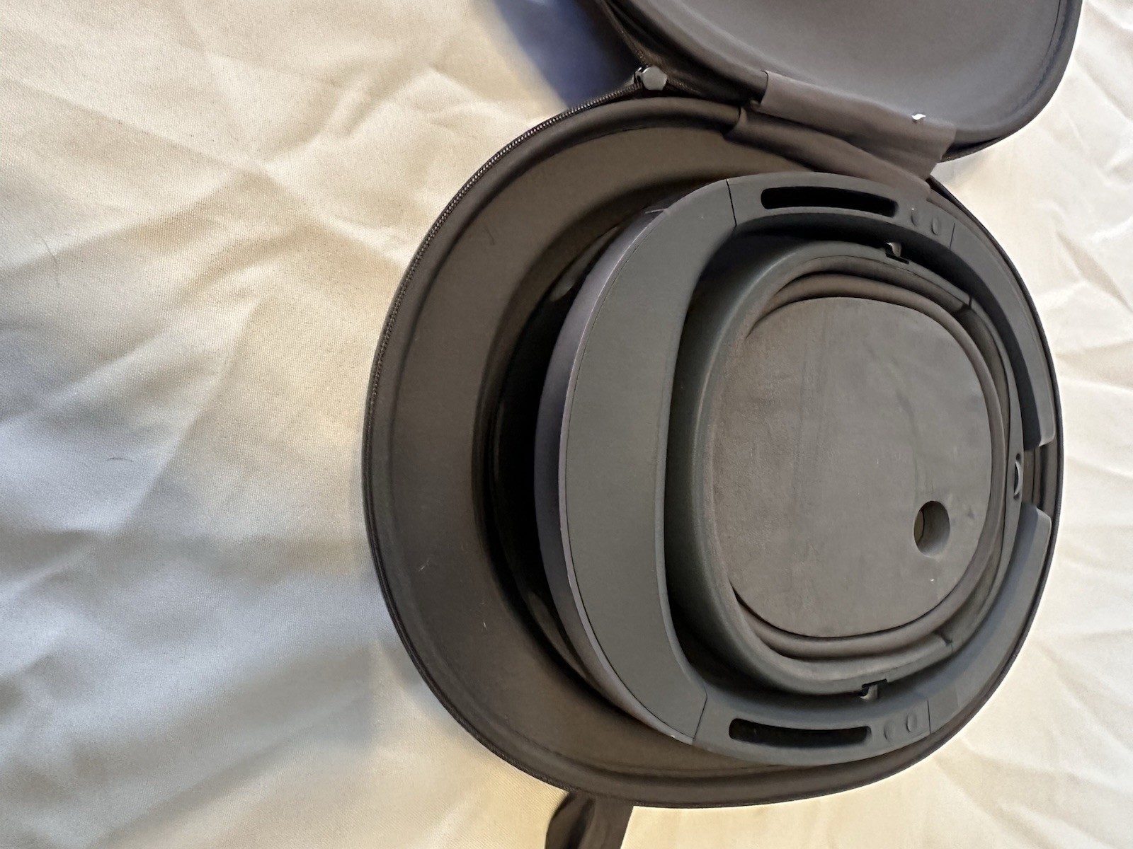 Microsoft HoloLens Developer Edition 1st Generation & Genuine Carry Case