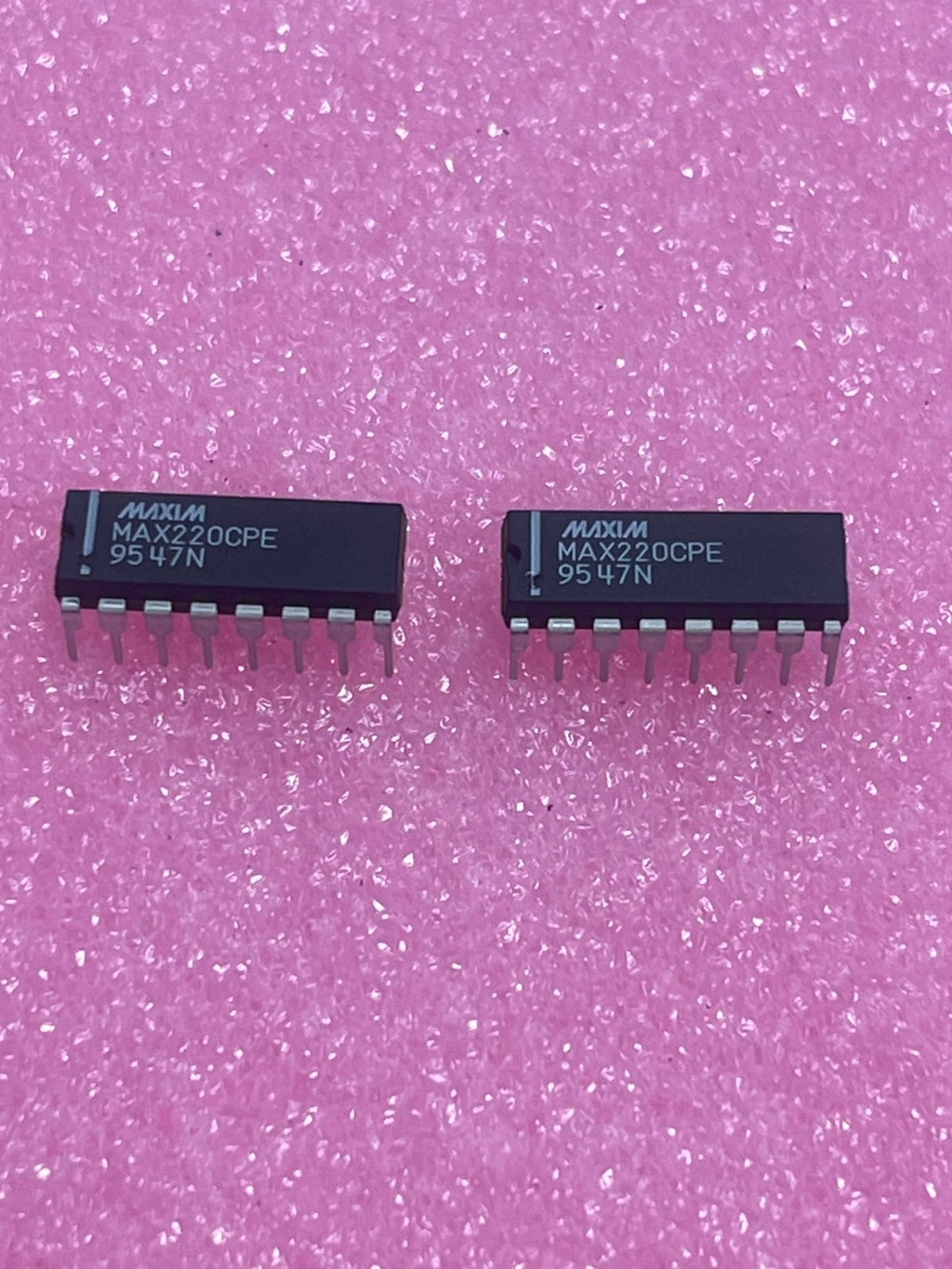 Maxim MAX220CPE Line Transceiver 2 driver 2 Receiver DIP 16 - Lot of 2pcs - NEW!