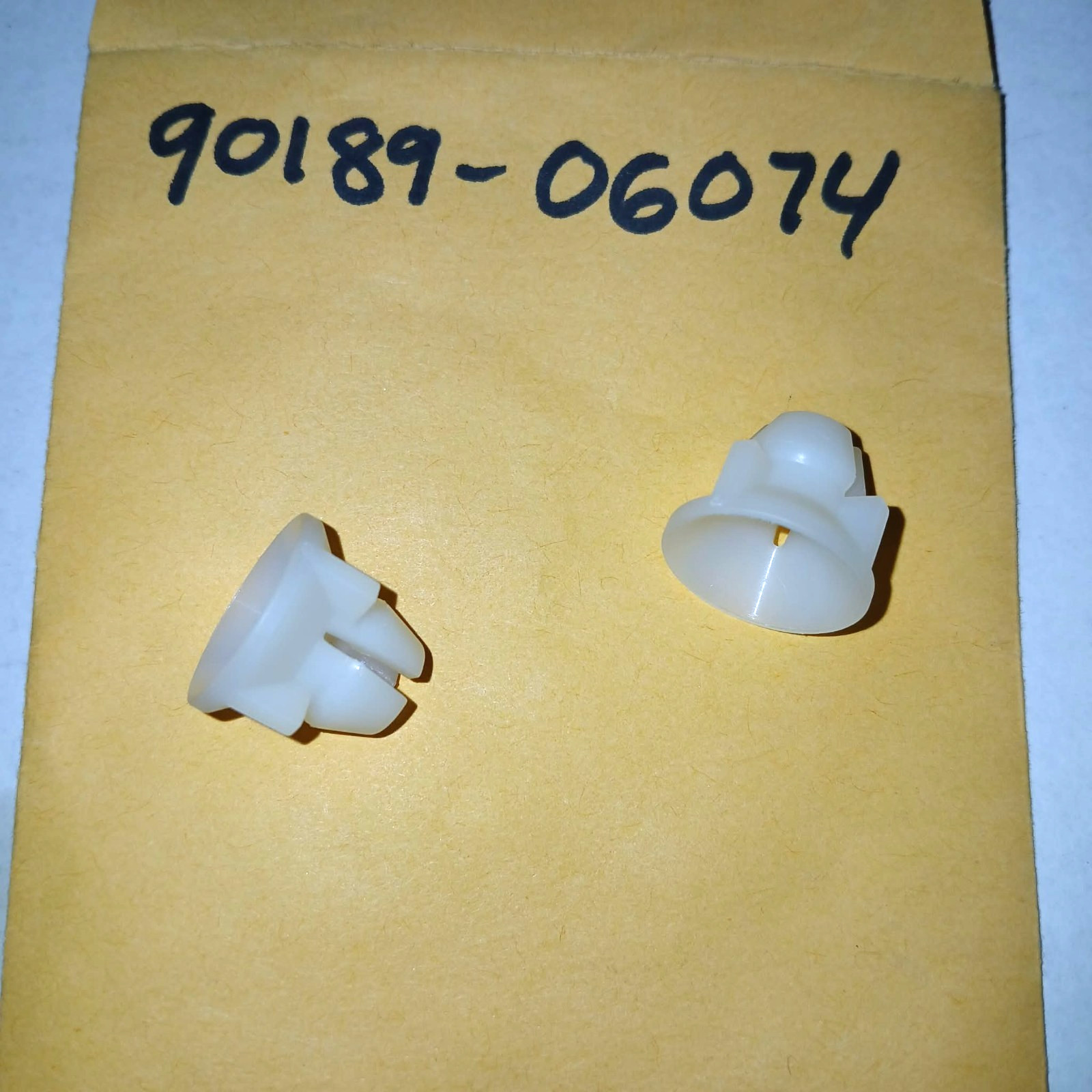 Set of 2 Boccola in Pvc Toyota code 90189-06074
