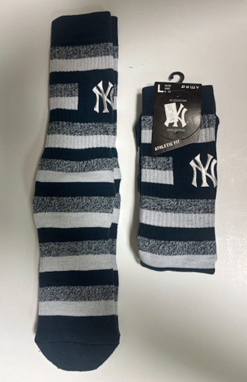 New York Yankees mens full size socks One Pair Large MLB Licensed