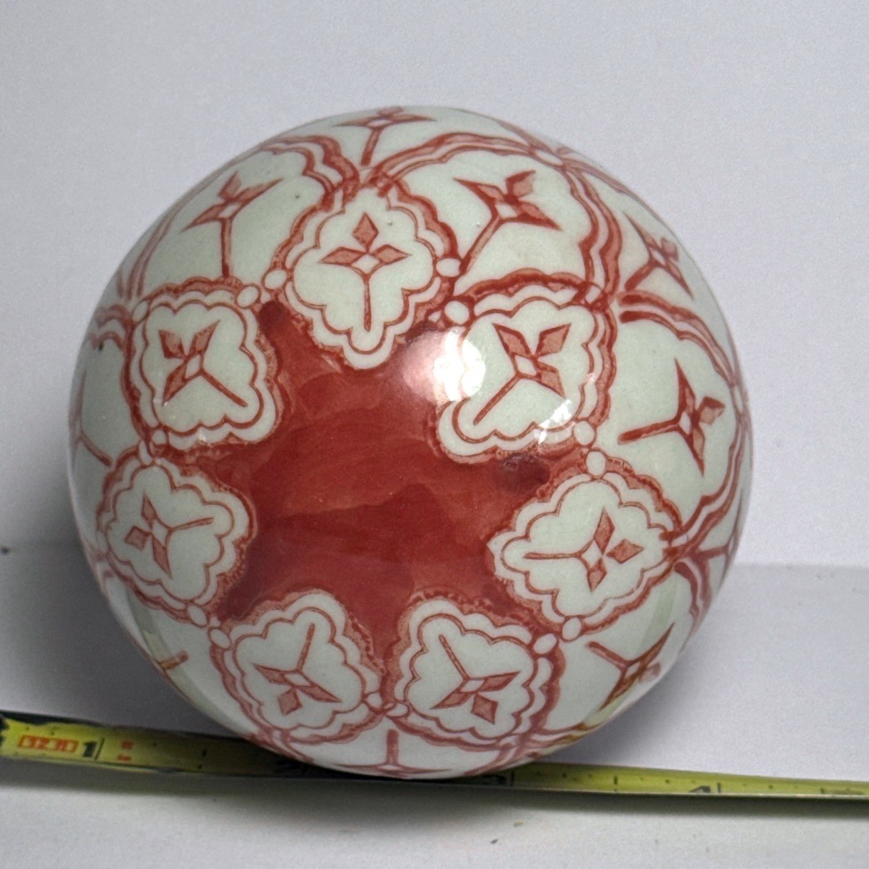 Ceramic Carpet Ball  4in Red White Excellent Chinoiserie Floral