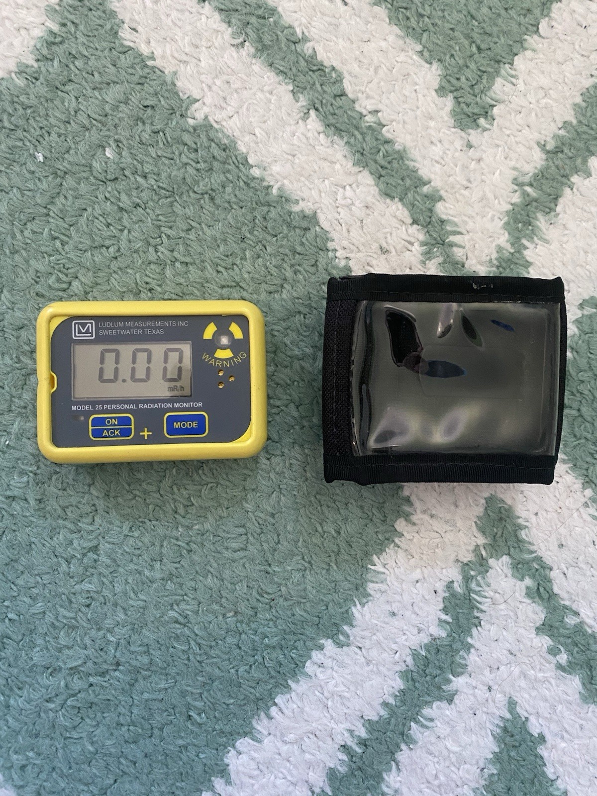 Ludlum Model 25 Dosimeter With Nylon Case (Radiation Detector)