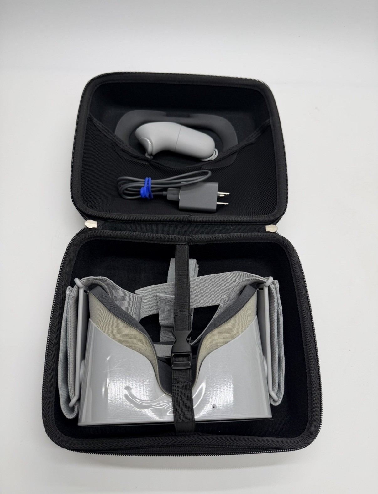 Meta Oculus Go 32GB Standalone VR Headset Bundle w/ Controller, Case & Charger