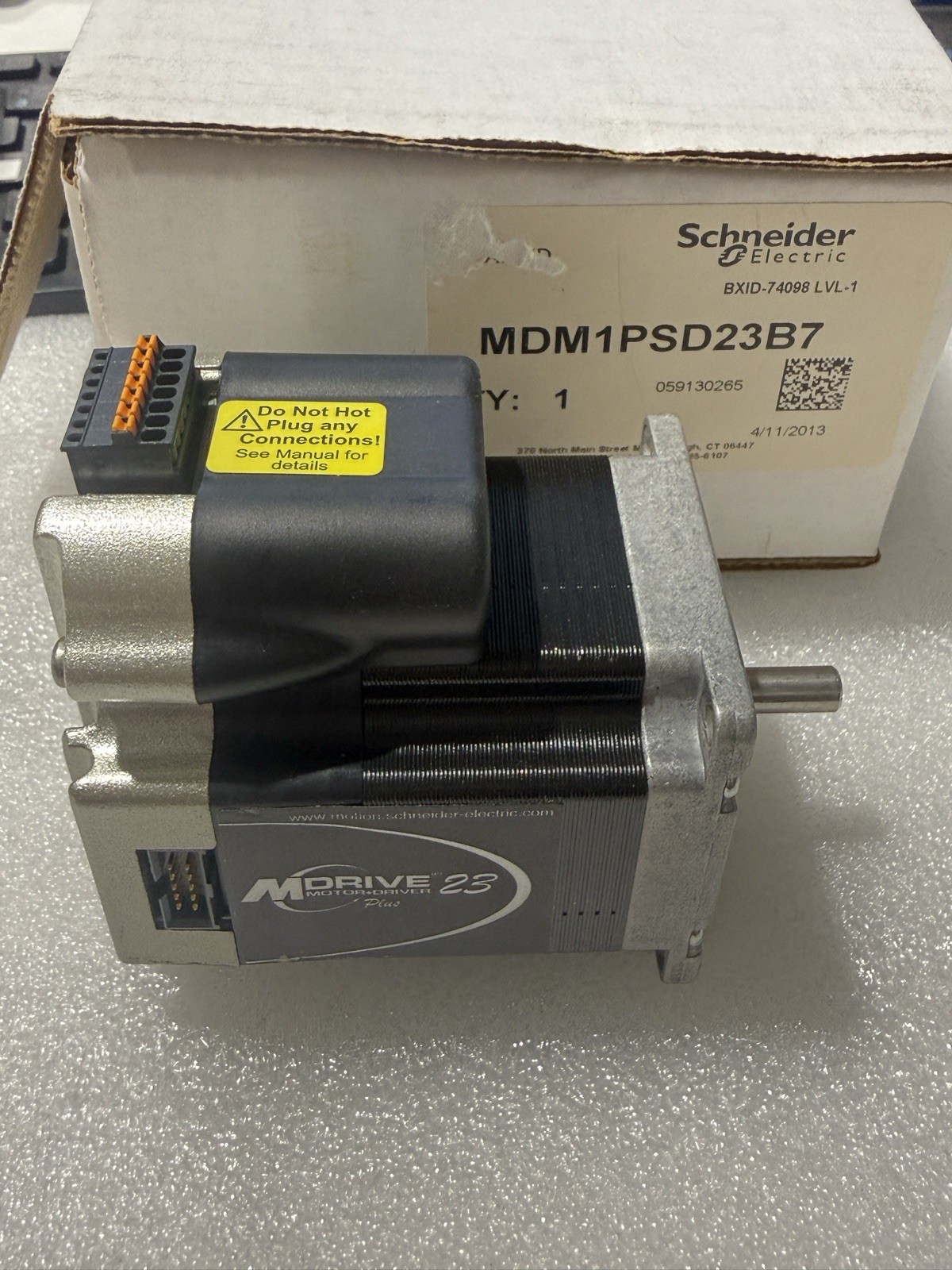 NEW* SCHNEIDER ELECTRIC SMDM1PSD23B7 STEPPER MOTOR FREE US SHIPPING