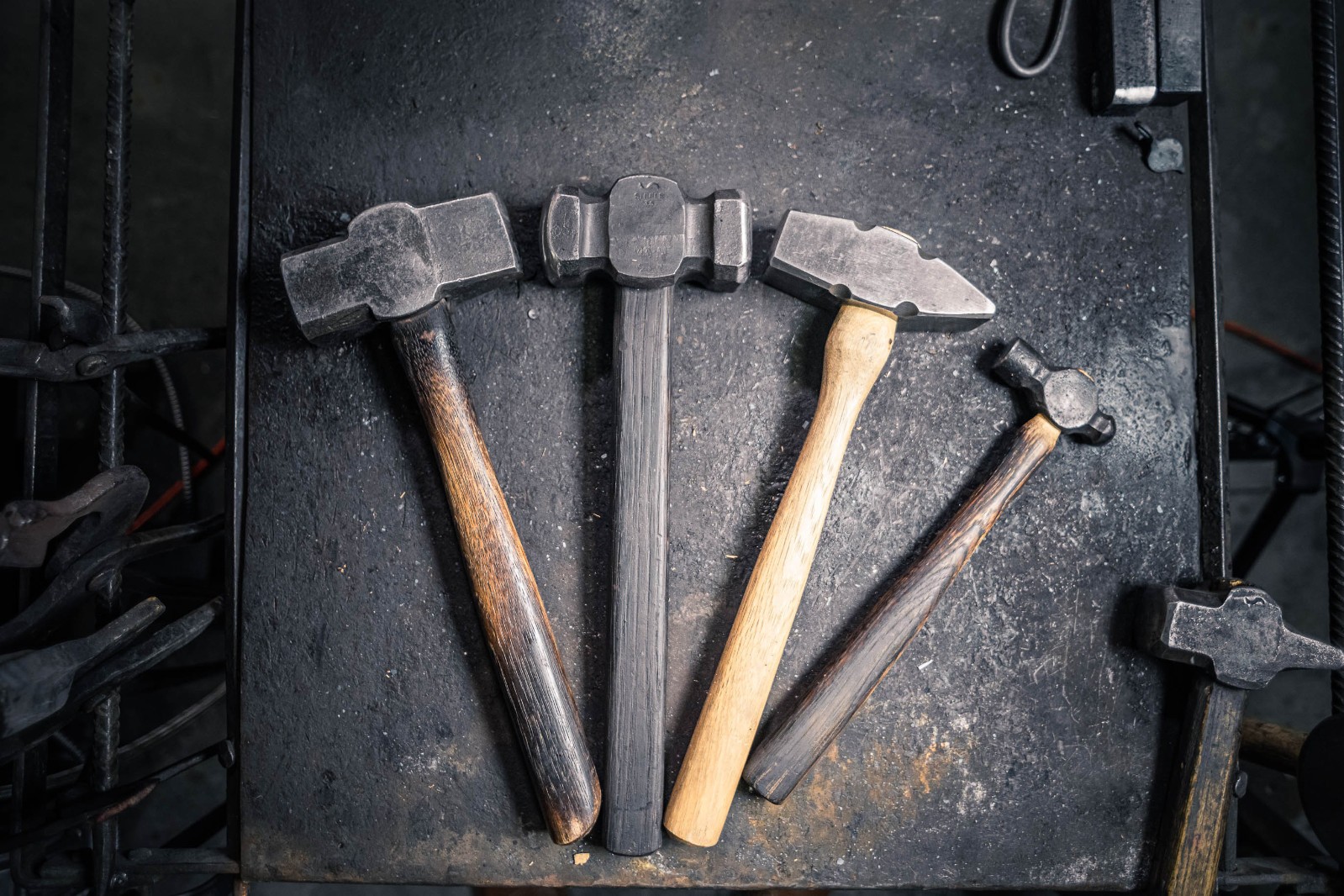 Set of 4 Black Iron 2.5 LB Hammer Blacksmith Rounding Hammer Ball Peen