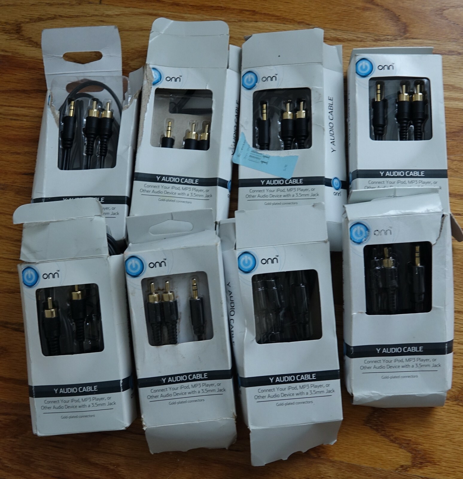 BIG LOT OF 8 Onn gold plated connectors Y Audio Cable ONA14TA039