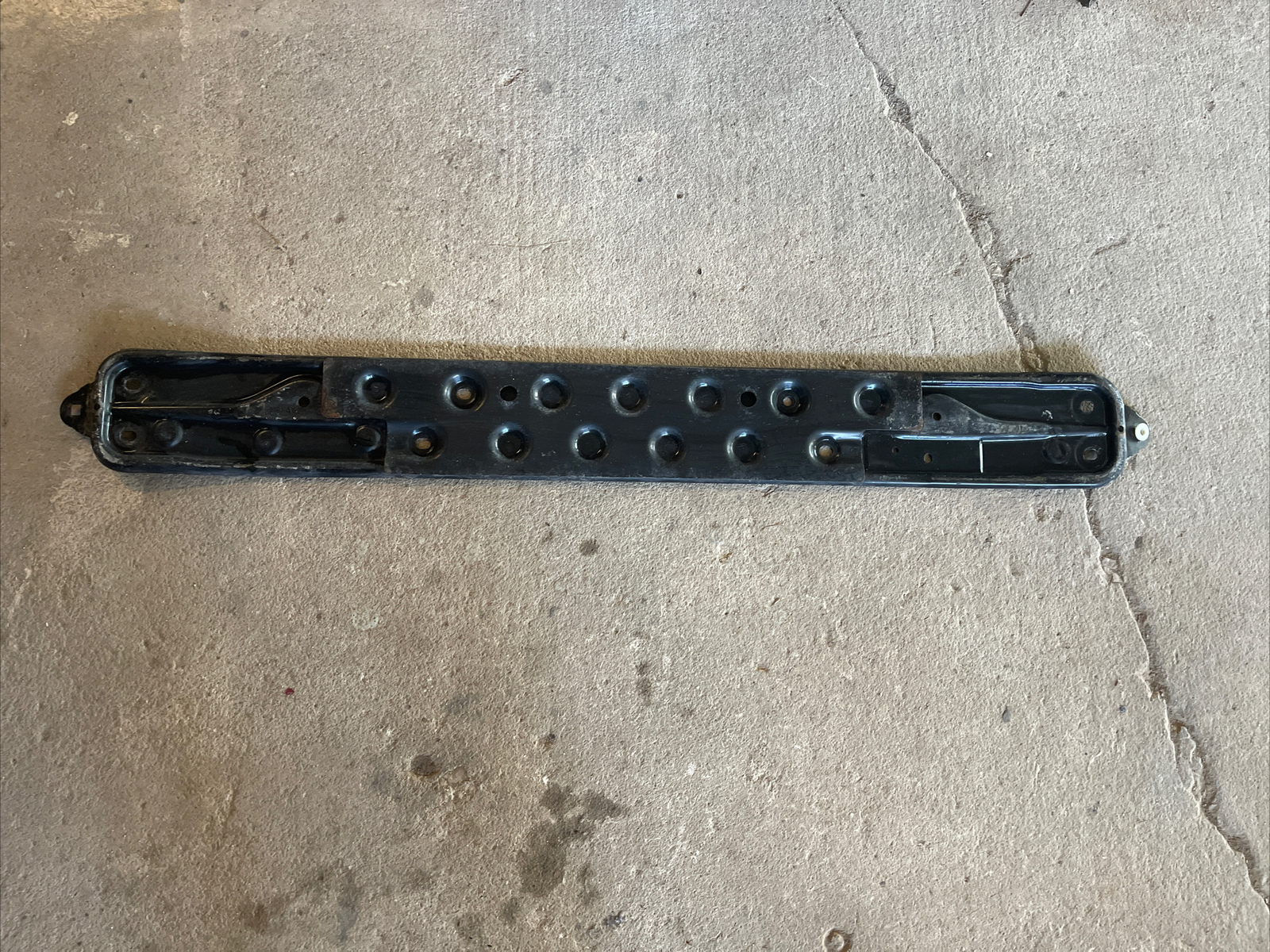 12-18 BMW 650xi 650i Exhaust Crossmember Bracket
