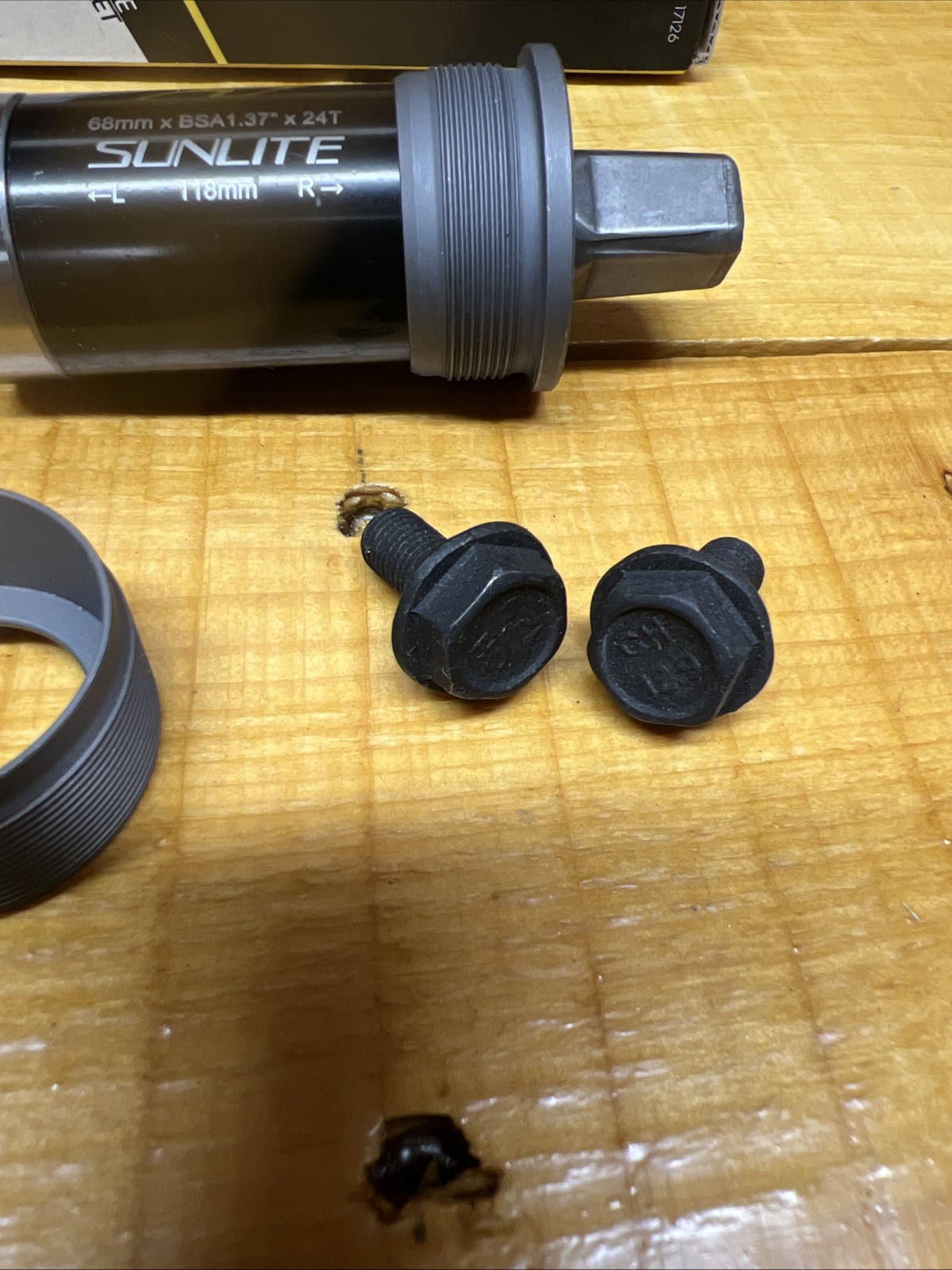Sunlite SL-26 BSA Square Taper Bottom Bracket with Sealed Bearings