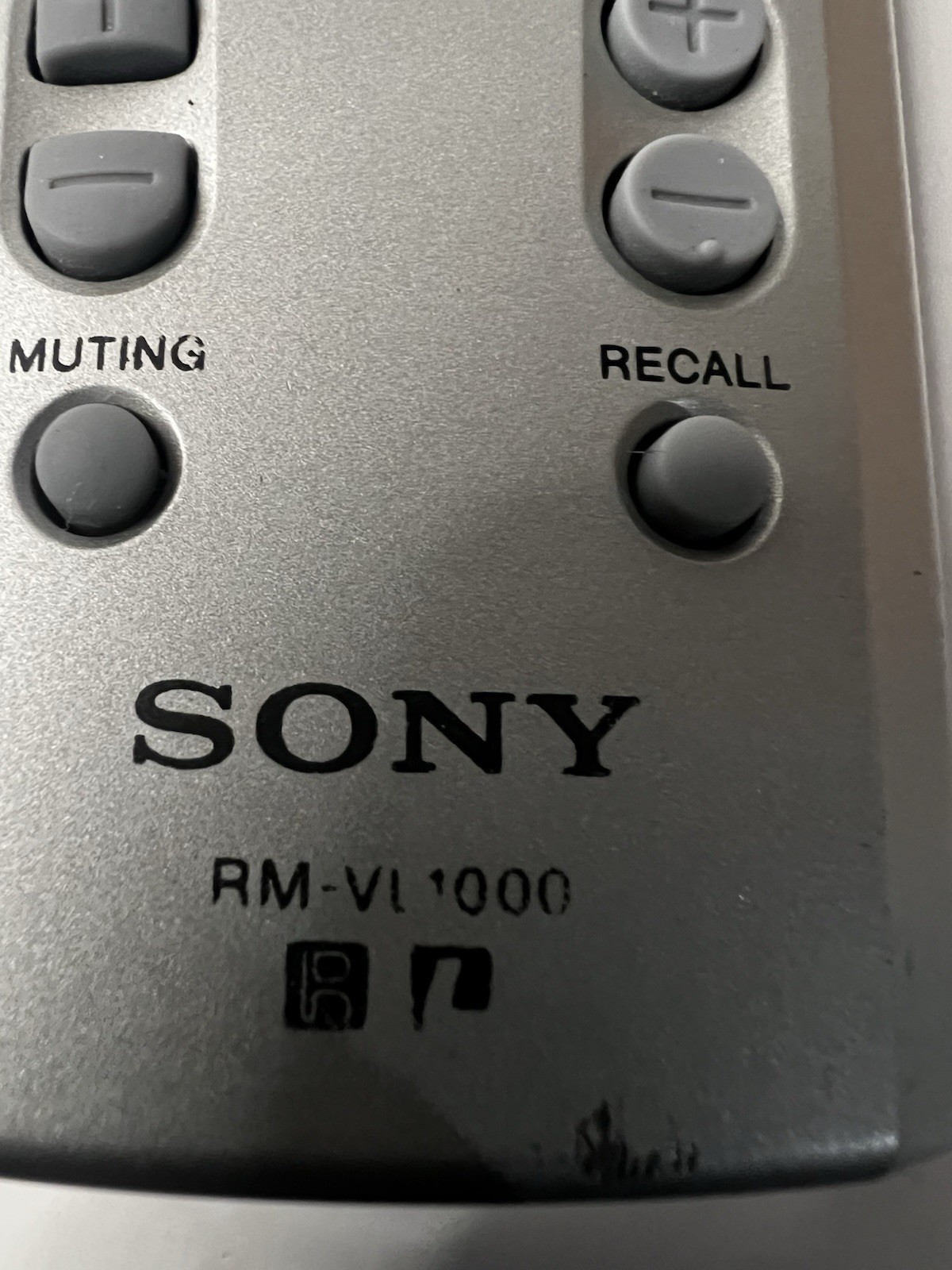 SONY RM-Vl1000 with 2 AA Batteries, Free Shipping