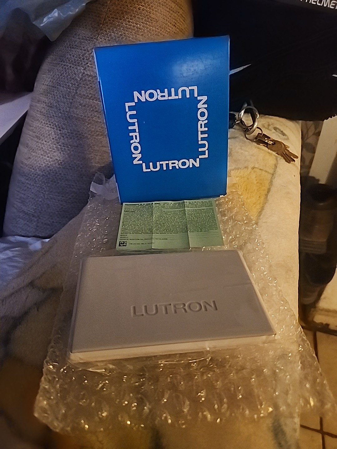 Lutron L-PED3-WH Pico Triple Mount Pedestal White NEW IN BOX