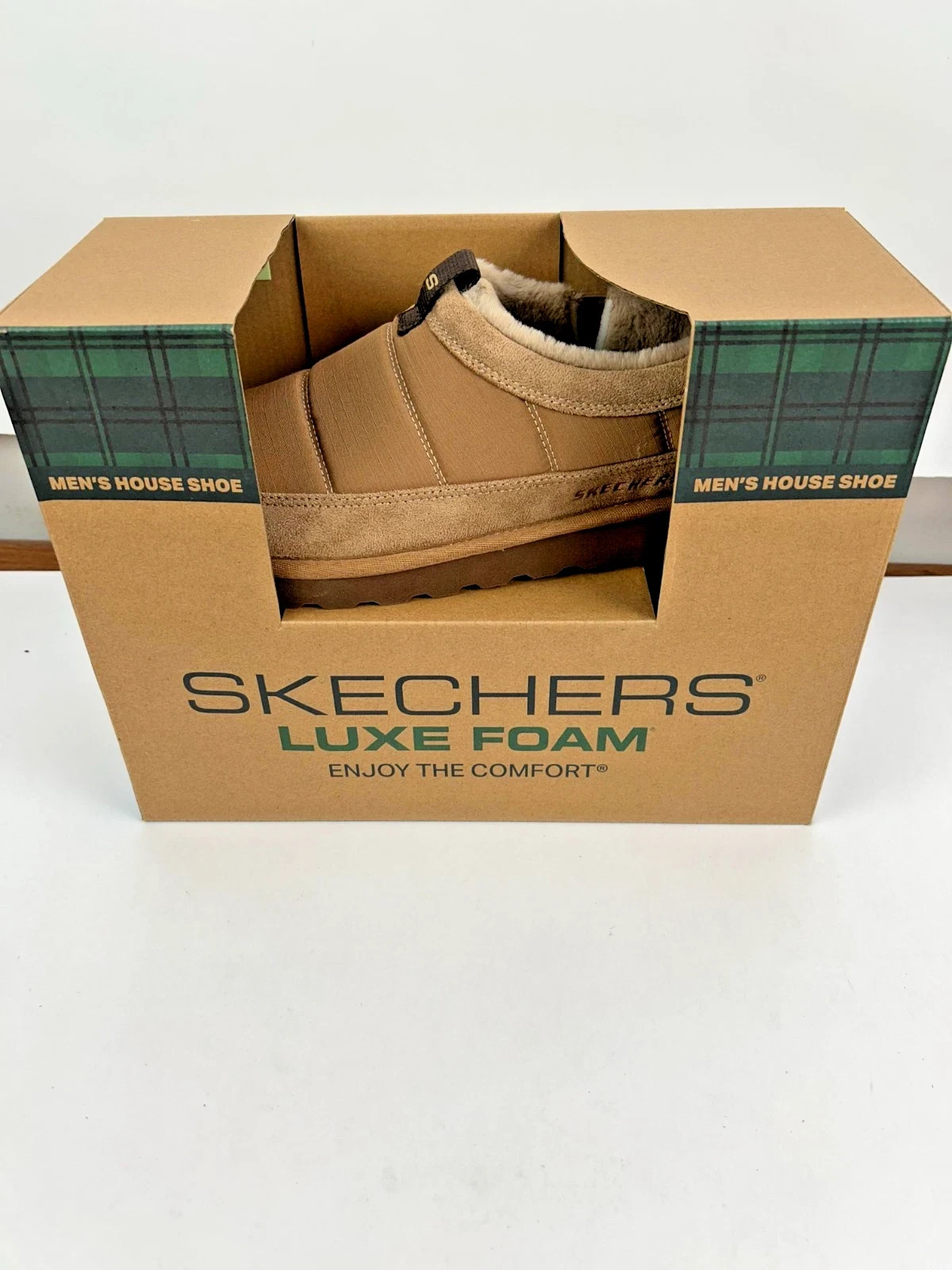 New Skechers Men Slip-on House Shoes Tan Slipper with Luxe Foam size 9 Wide