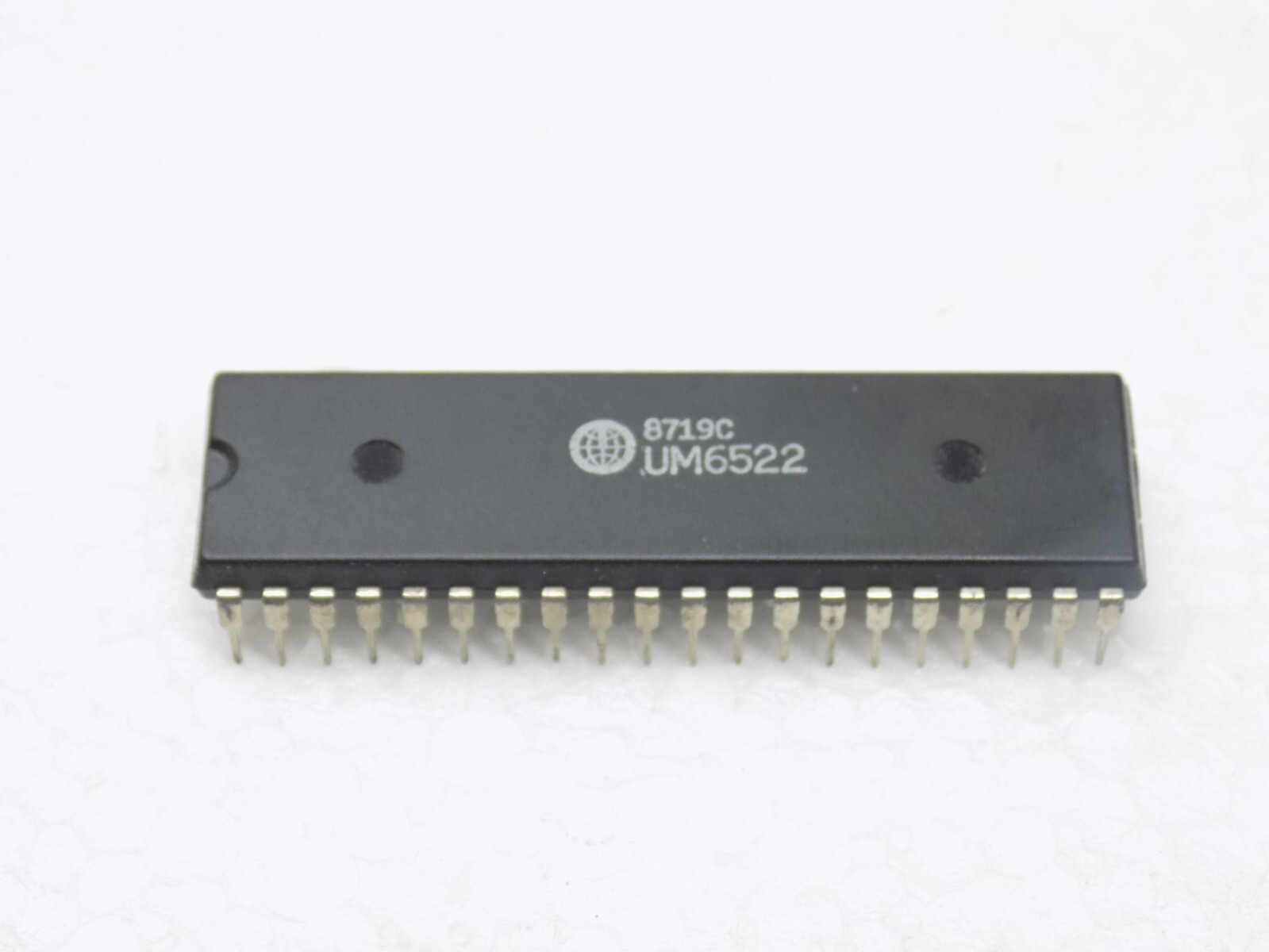 1x UM6522 INTEGRATED CIRCUIT  DIP-40  UMC