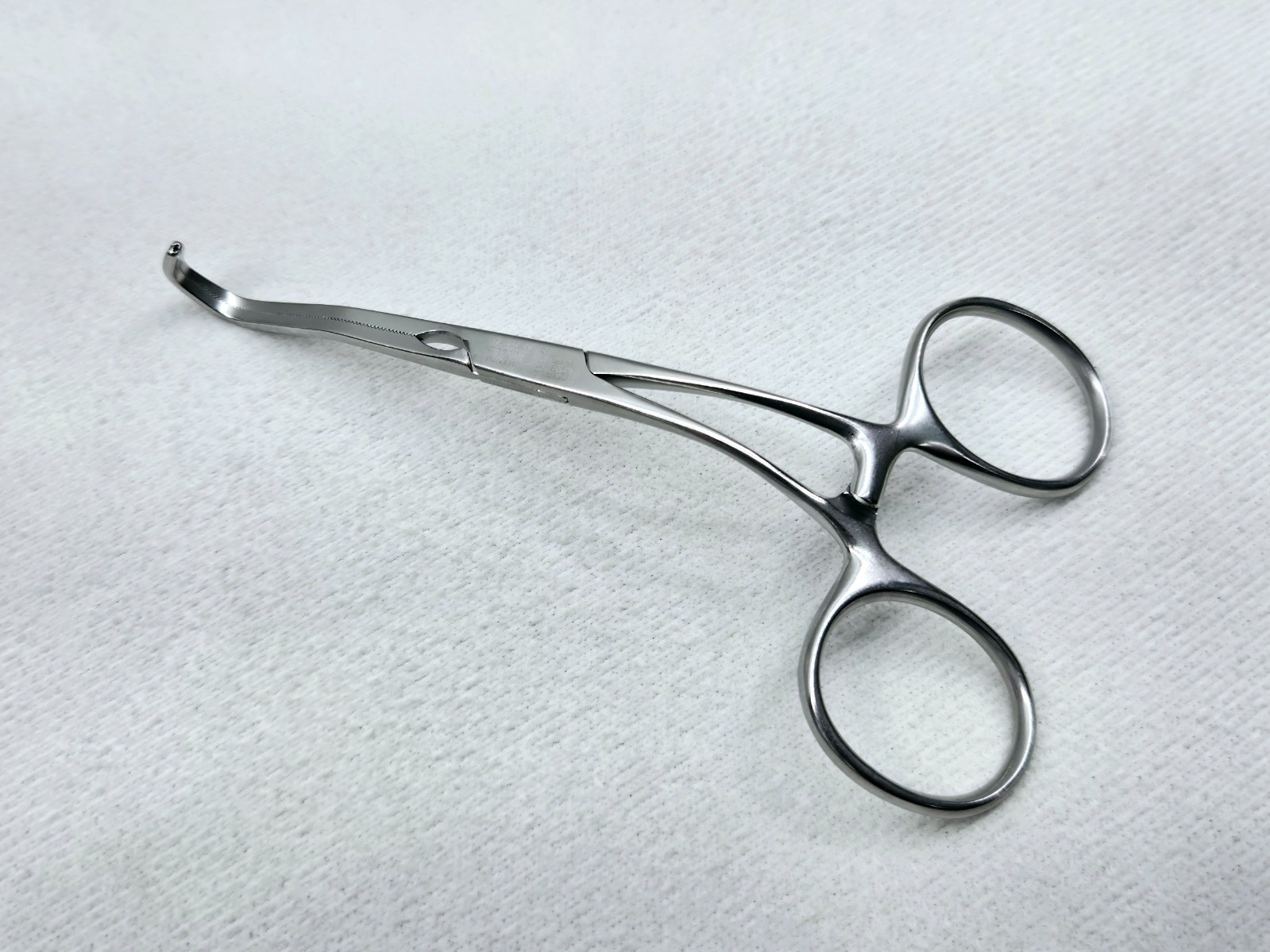AESCULAP FB708R Cooley Atraumatic Vascular Clamp, angled, 50 °, 115 mm