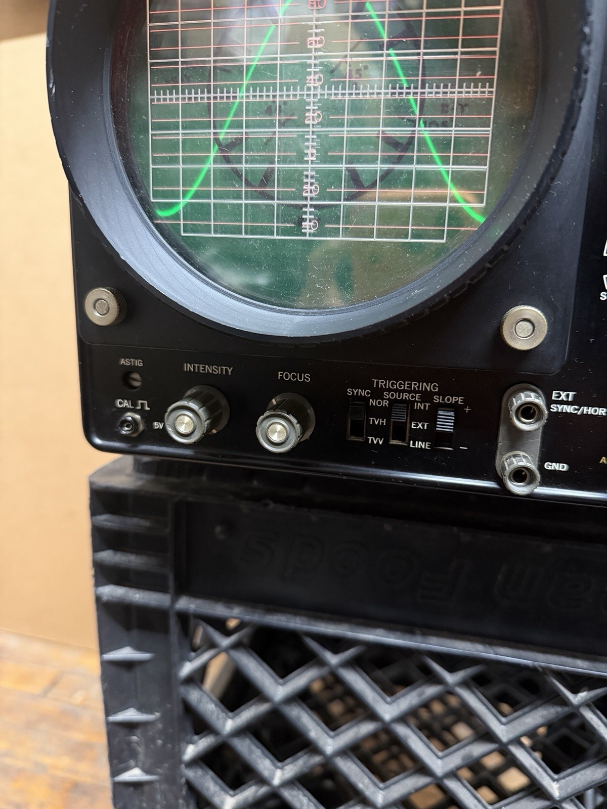 Vintage B&K Precision 1460 Solid State Triggered Sweep Oscilloscope