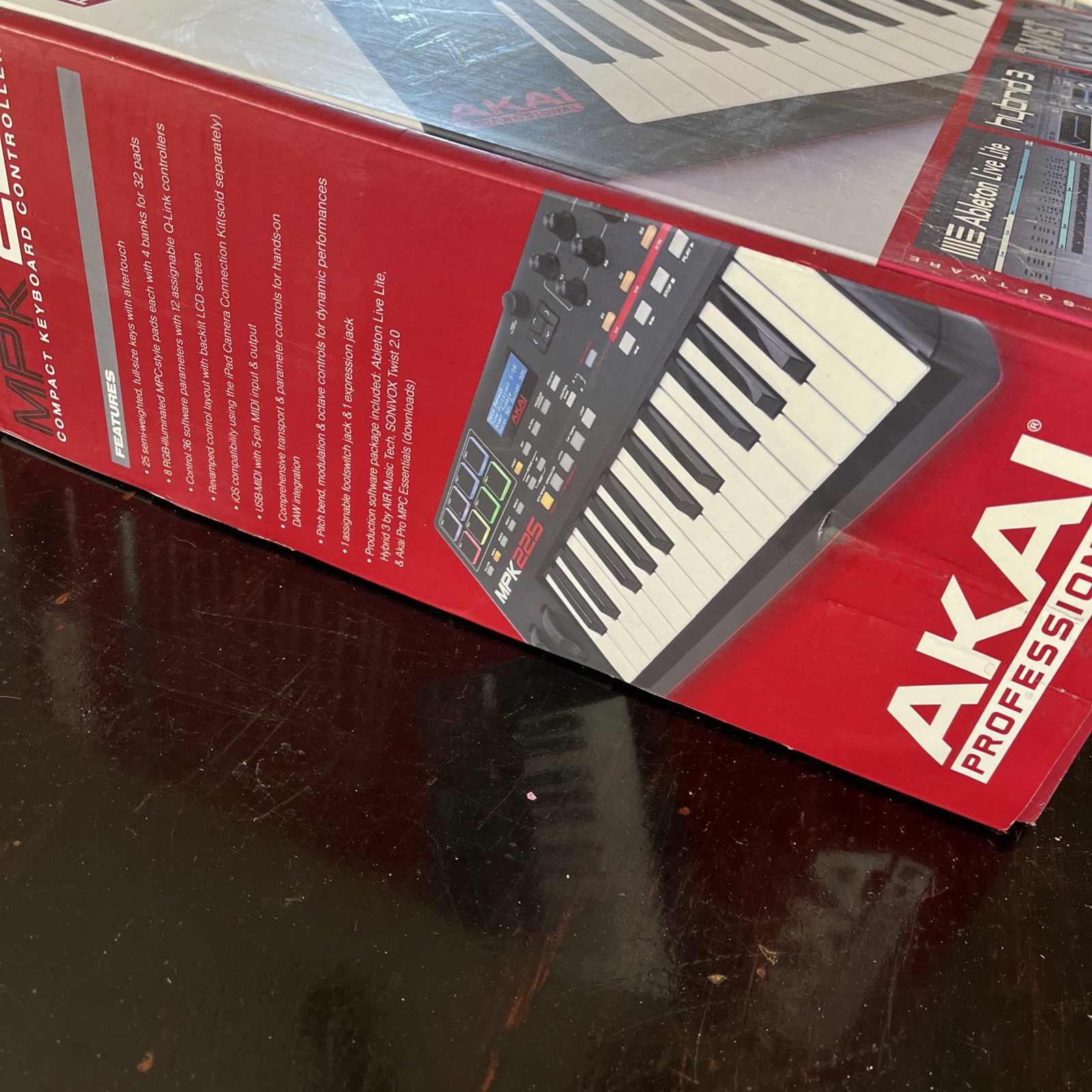 Akai MPK225 Keyboard Controller