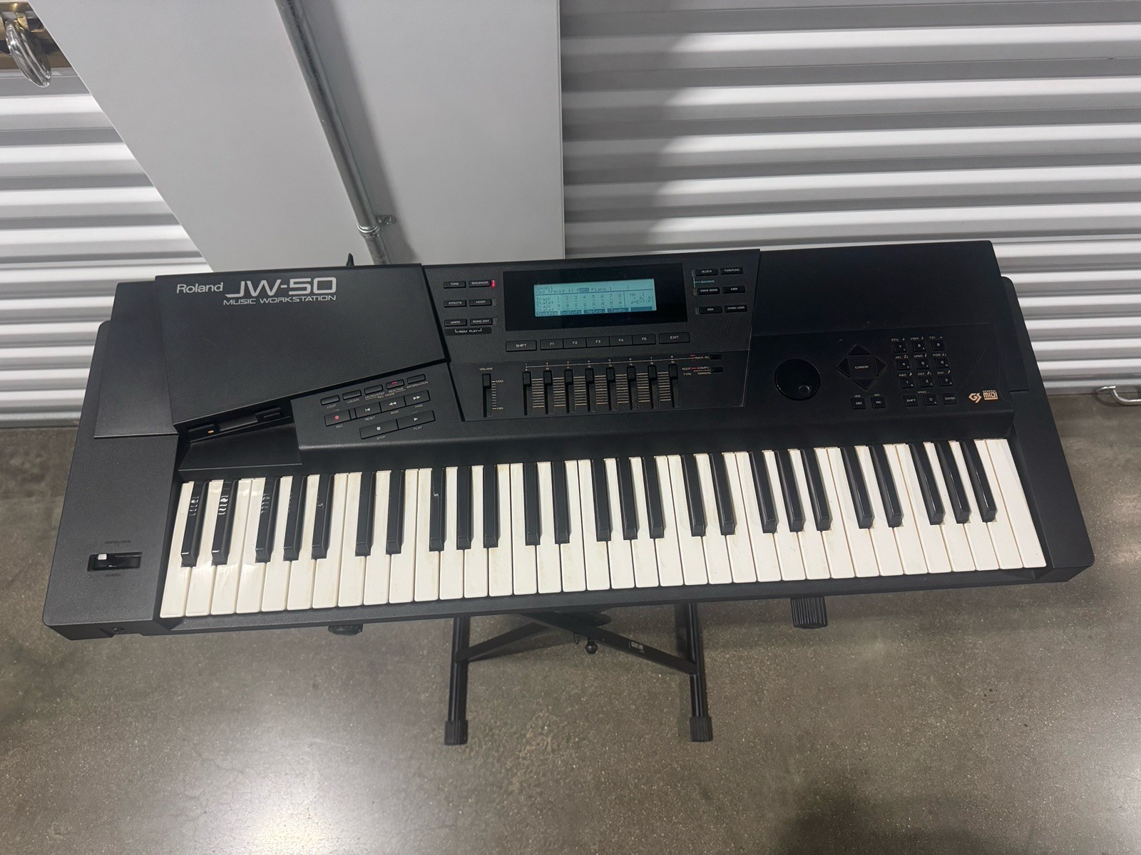 Roland JW-50 Music Synthesizer Work Station 61-Key Musiccal instrument