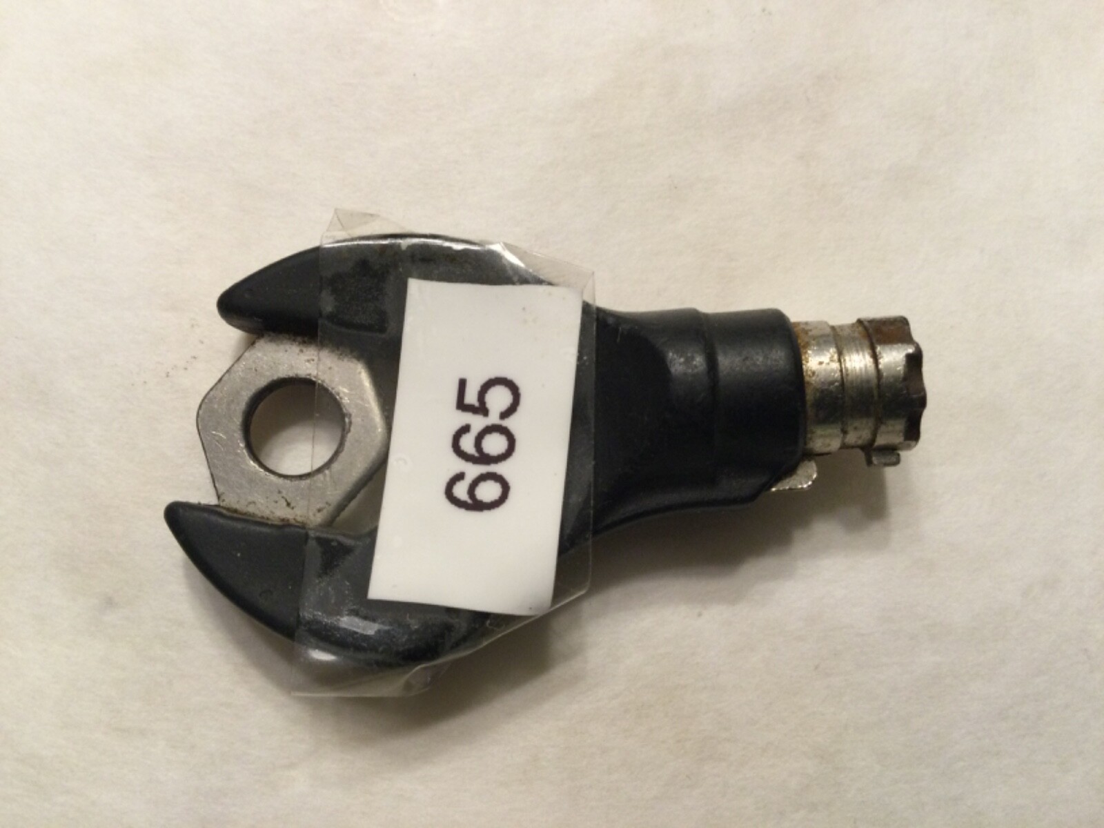 Snap On Tool Box Key Barrel Style 665. Works correctly. Shows use.