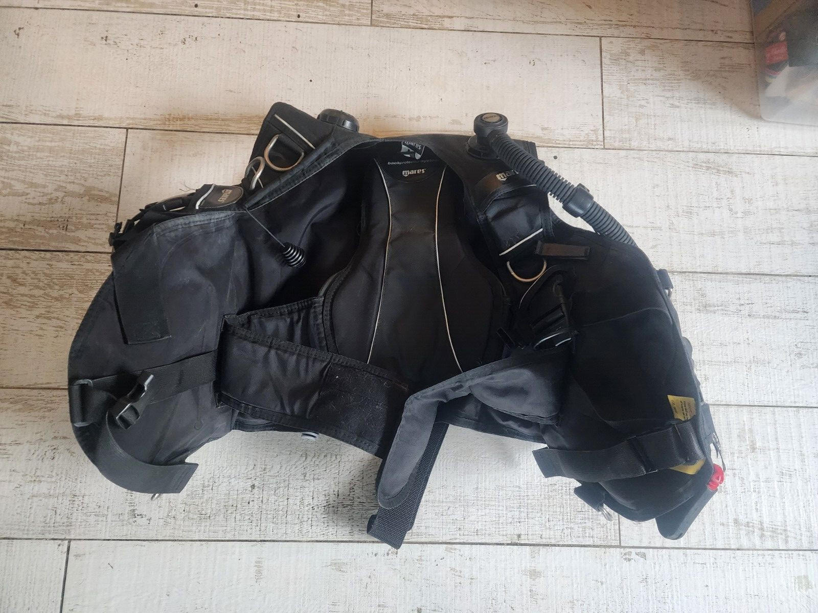 Mares V1 BCD - Large w/ Back Protection System