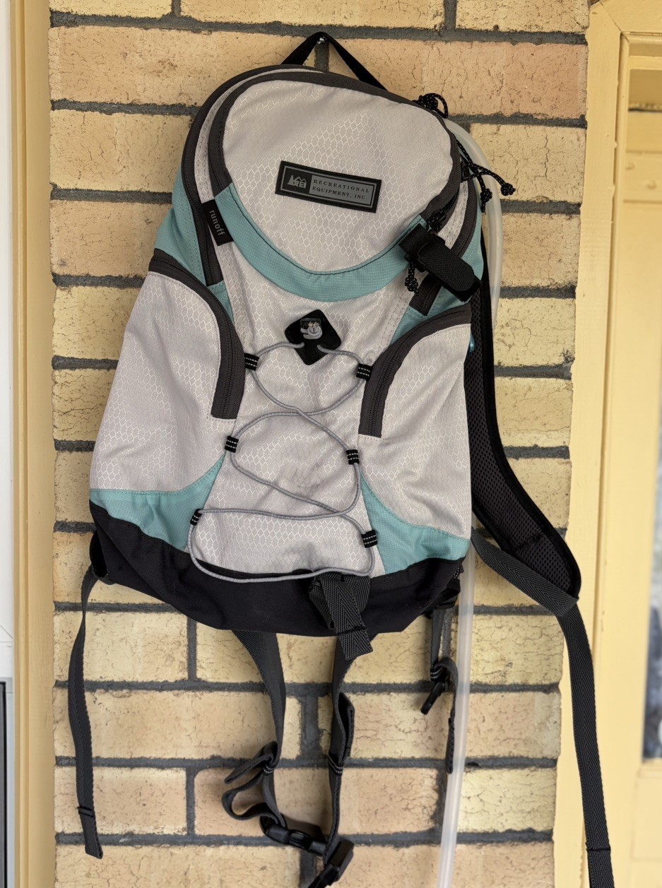 REI Co-op Runoff Hydration Day Pack Hiking Outdoors w/ NEW Water Bladder