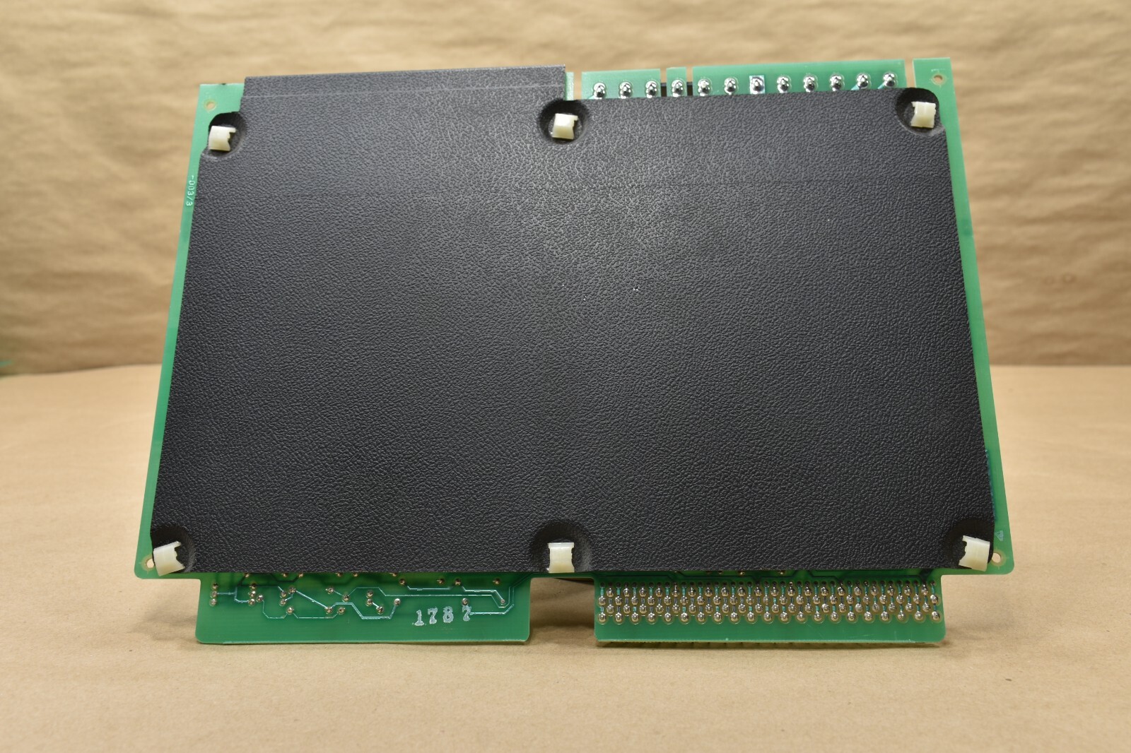 GE FANUC IC600YB904B, 115 VAC Output Module