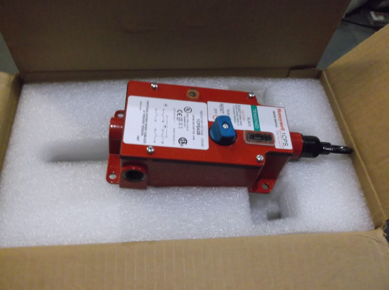 NIB HONEYWELL 1CPSA2B CABLE PULL SAFETY SWITCH MICRO SWITCH 120 VAC (XX2)