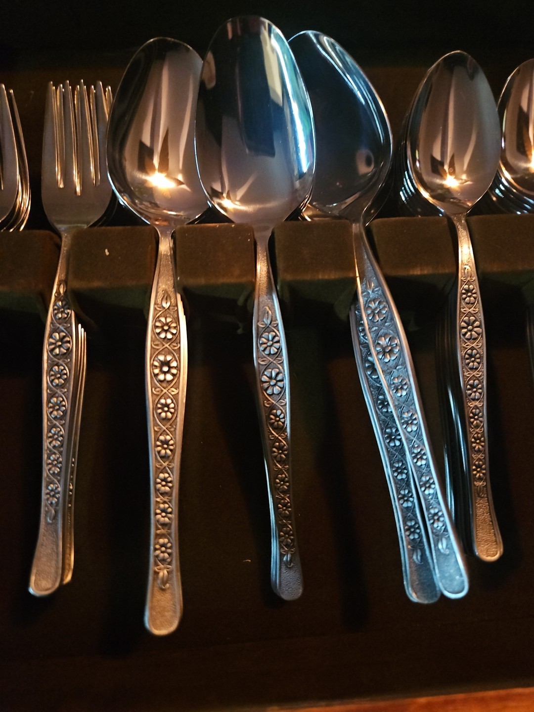 Imari Present Midcentury Stainless Steel Flatware Japan floral Service For 10