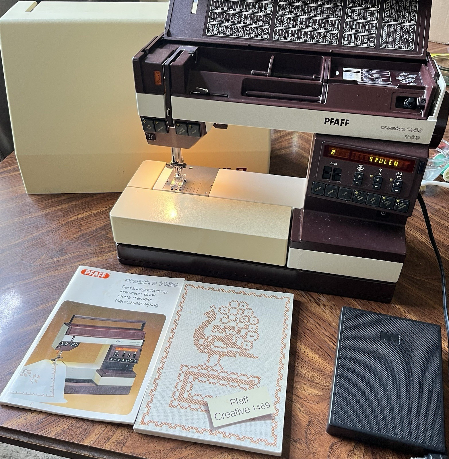 Pfaff Creative 1469 Sewing Machine Tested Working w/ Foot Pedal & Accessories