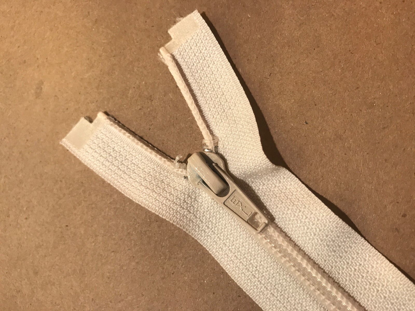 13 - 46" Nylon Coil One Way Zipper EXL Beige