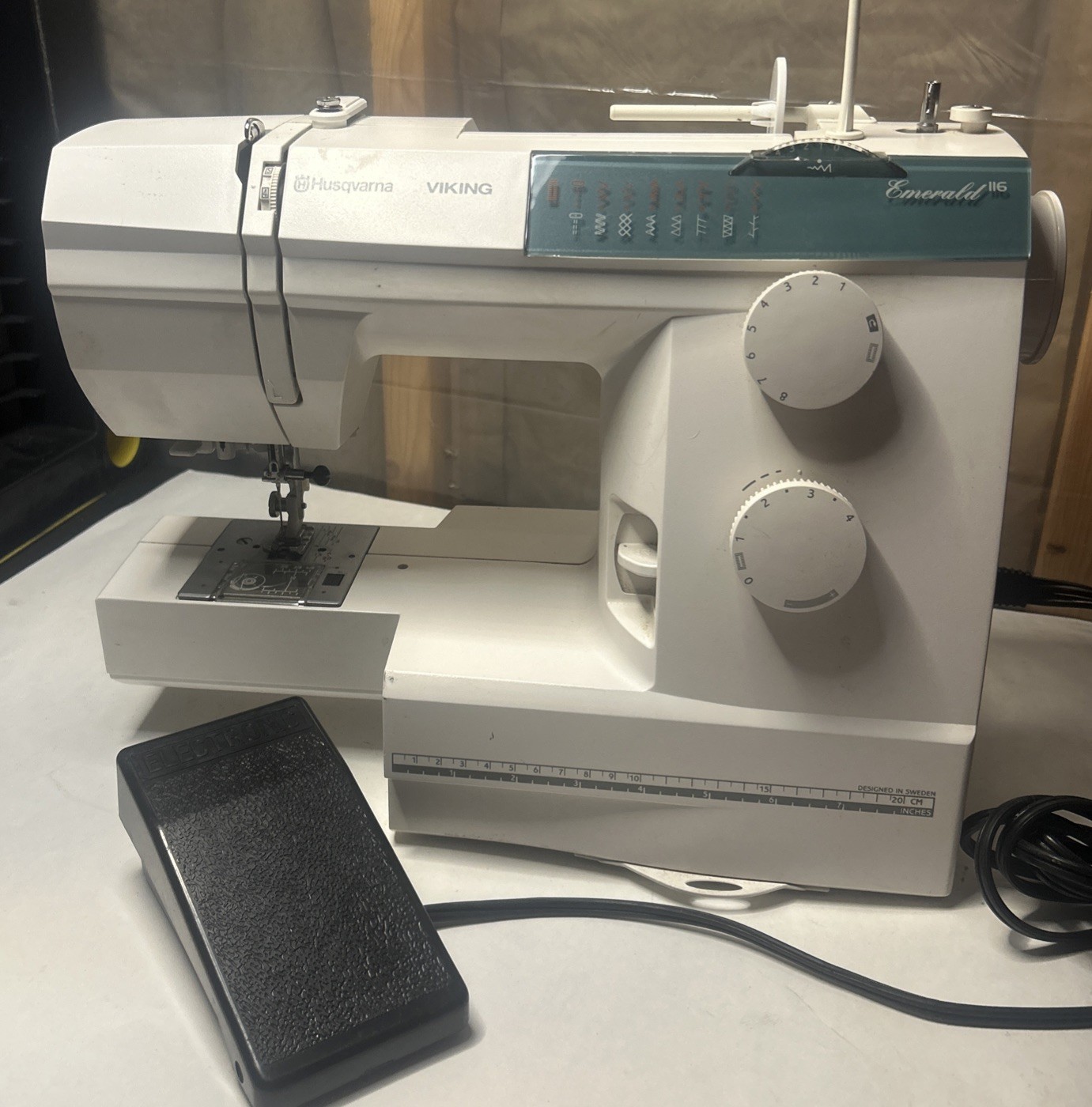 Husqvarna Viking Emerald 116 Sewing Machine w/ Foot Pedal Cord